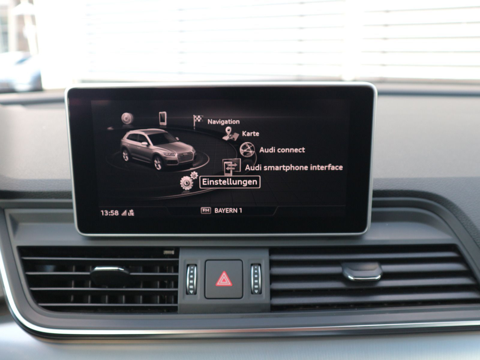 Fahrzeugabbildung Audi Q5 sport 50 TFSI e quattro AHK*SHZ*NAVI*LED