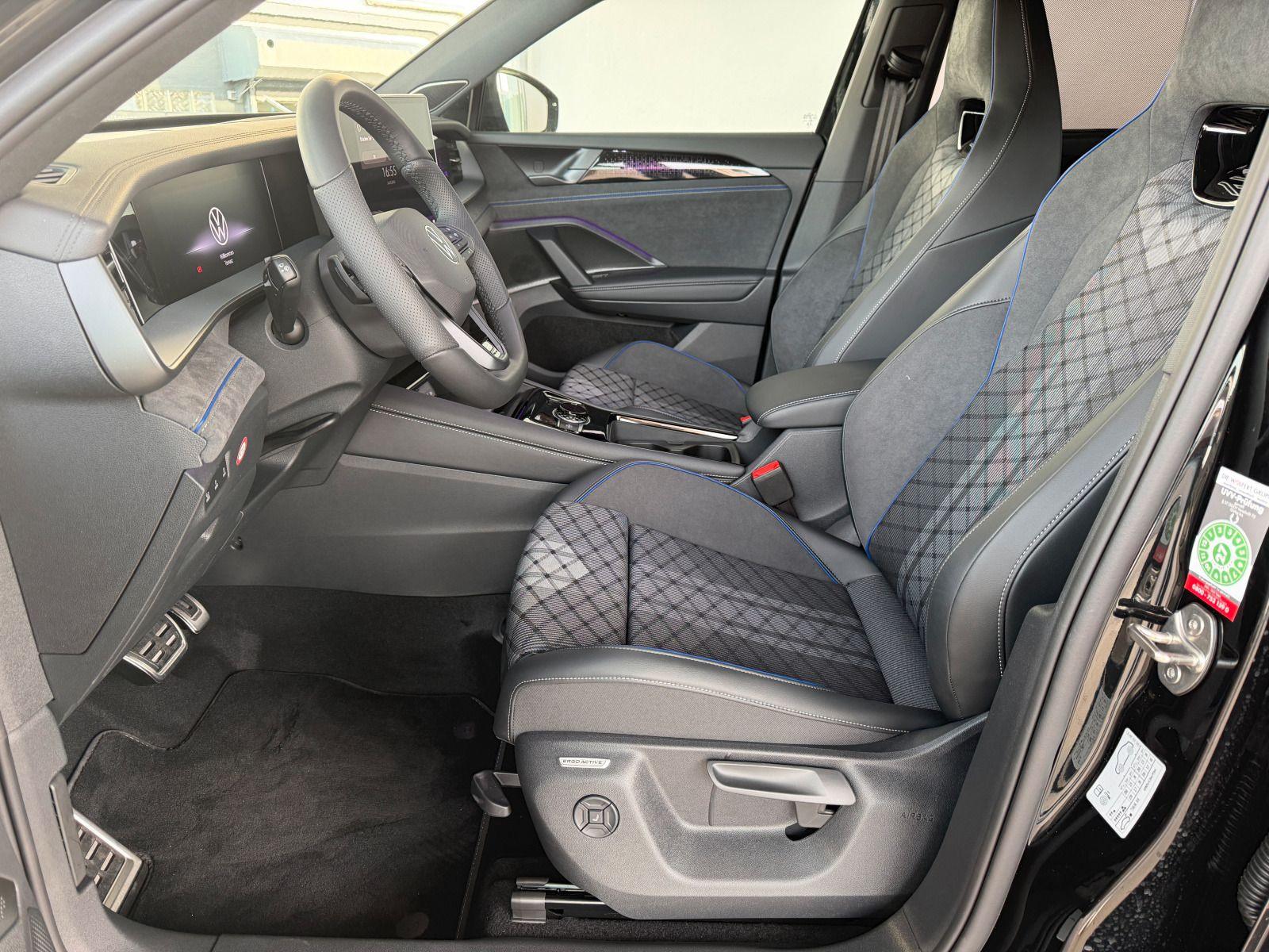 Fahrzeugabbildung Volkswagen Tayron R-Line 2,0 TDI SCR 4MOTION (193 PS) DSG *AHK*BlackStyle*
