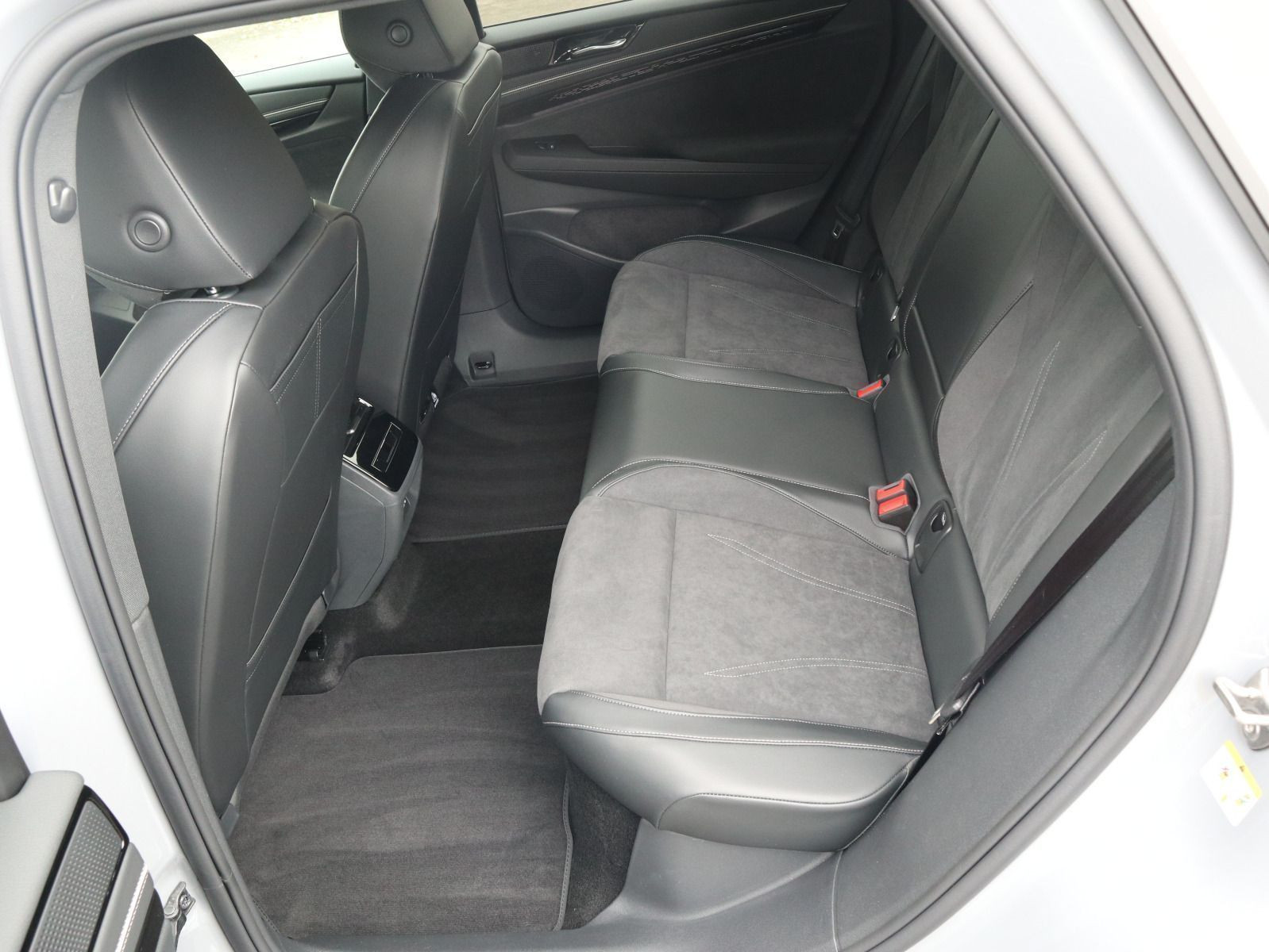 Fahrzeugabbildung Volkswagen ID.7 Tourer Pro 210 kW (286 PS) 77 kWh 1-Gang-Automatik