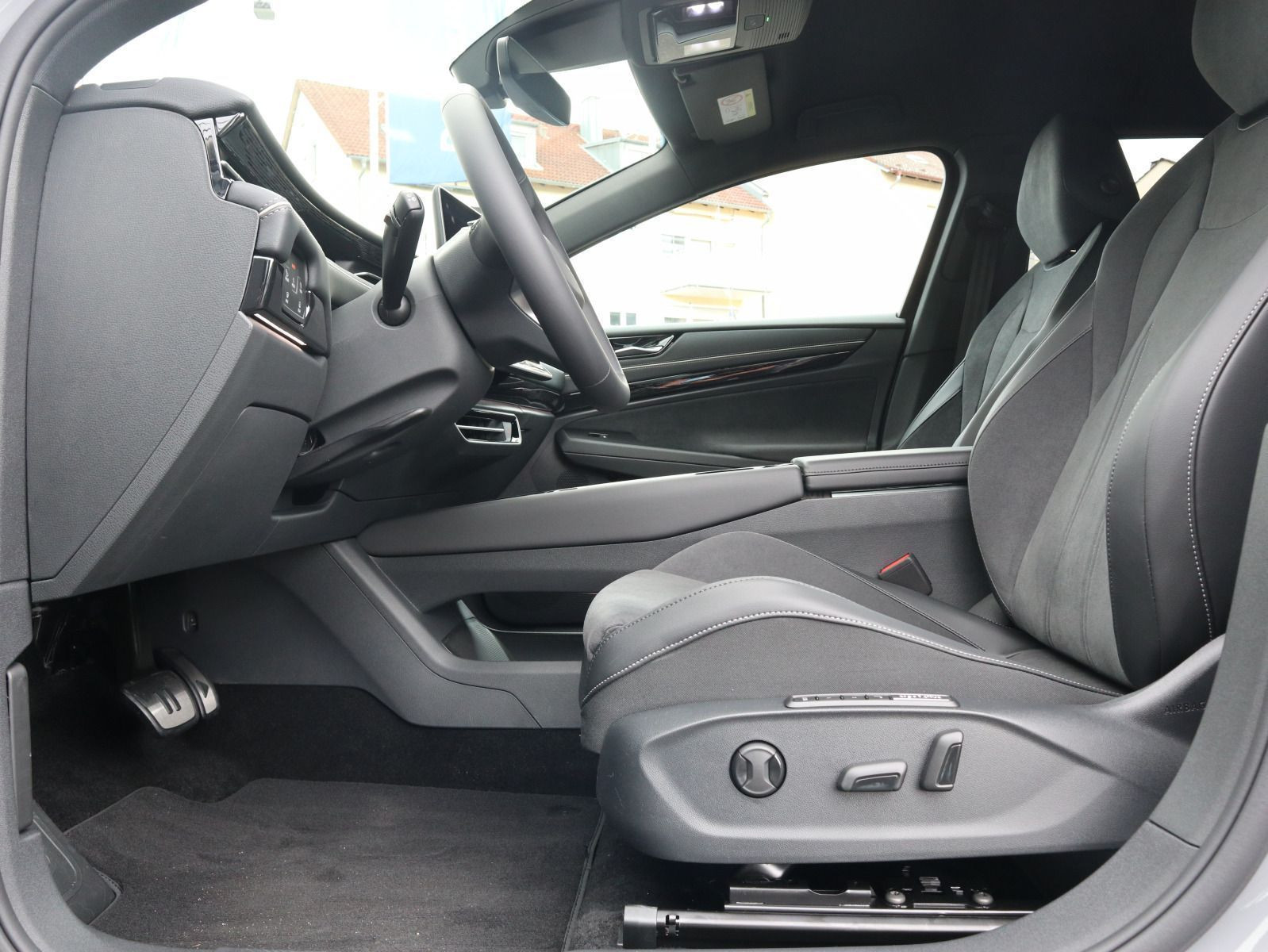 Fahrzeugabbildung Volkswagen ID.7 Tourer Pro 210 kW (286 PS) 77 kWh 1-Gang-Automatik