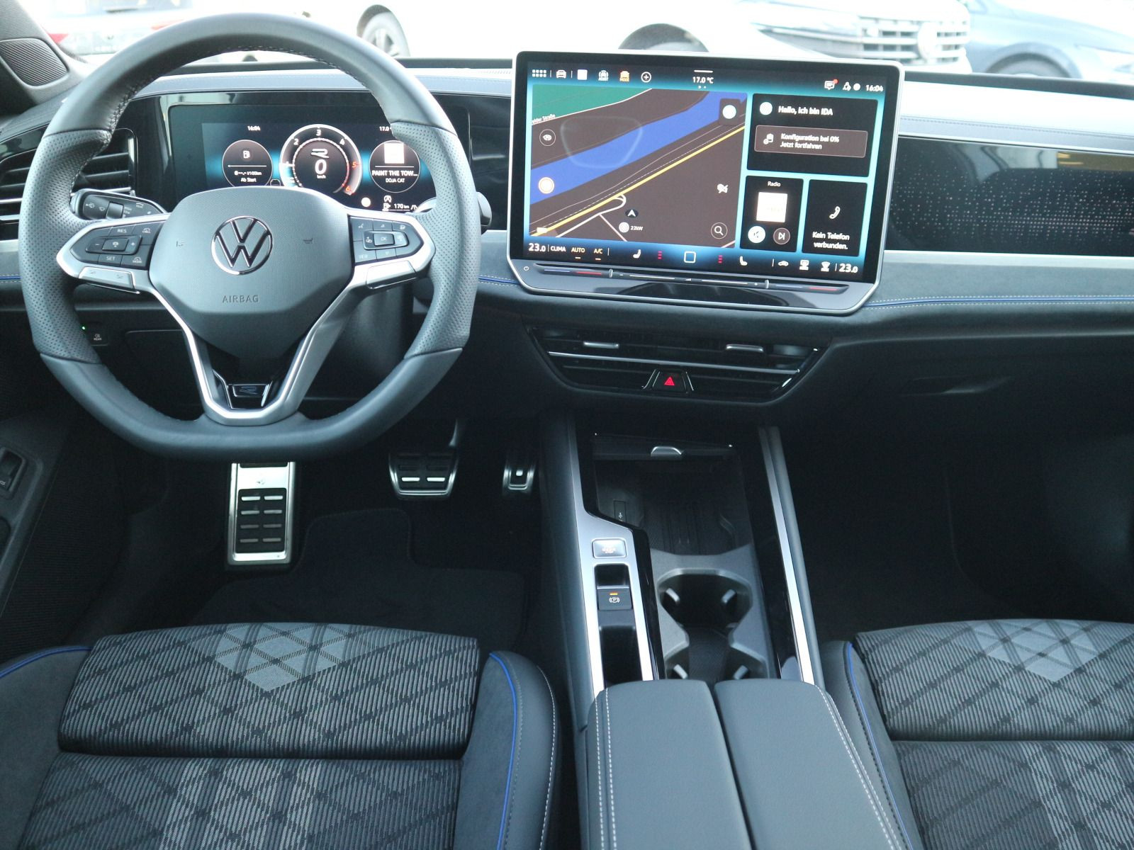 Fahrzeugabbildung Volkswagen Passat R-Line 2,0 TDI SCR (150 PS) DSG *AHK*BLACK STYLE*WINTERRÄDER*NAVI PRO*