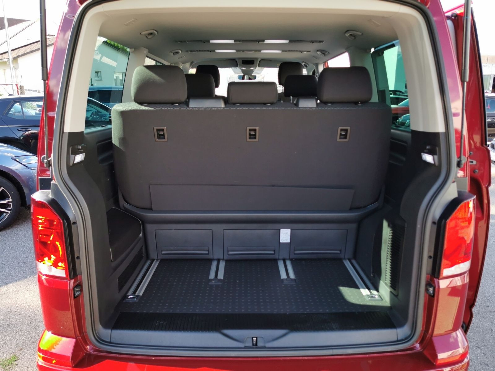 Fahrzeugabbildung Volkswagen T6.1 Multivan 2.0 TDI 110 kW Trendline +AHK+NAVI