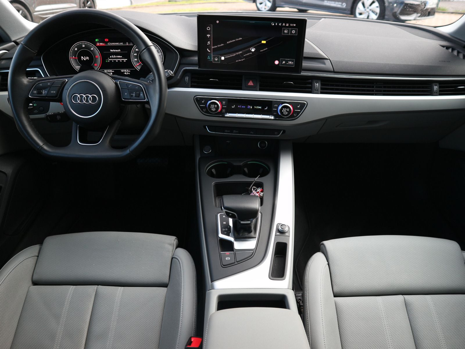 Fahrzeugabbildung Audi A4 Avant 35 TDI S tronic PANO RFK SITZBELÜFTUNG