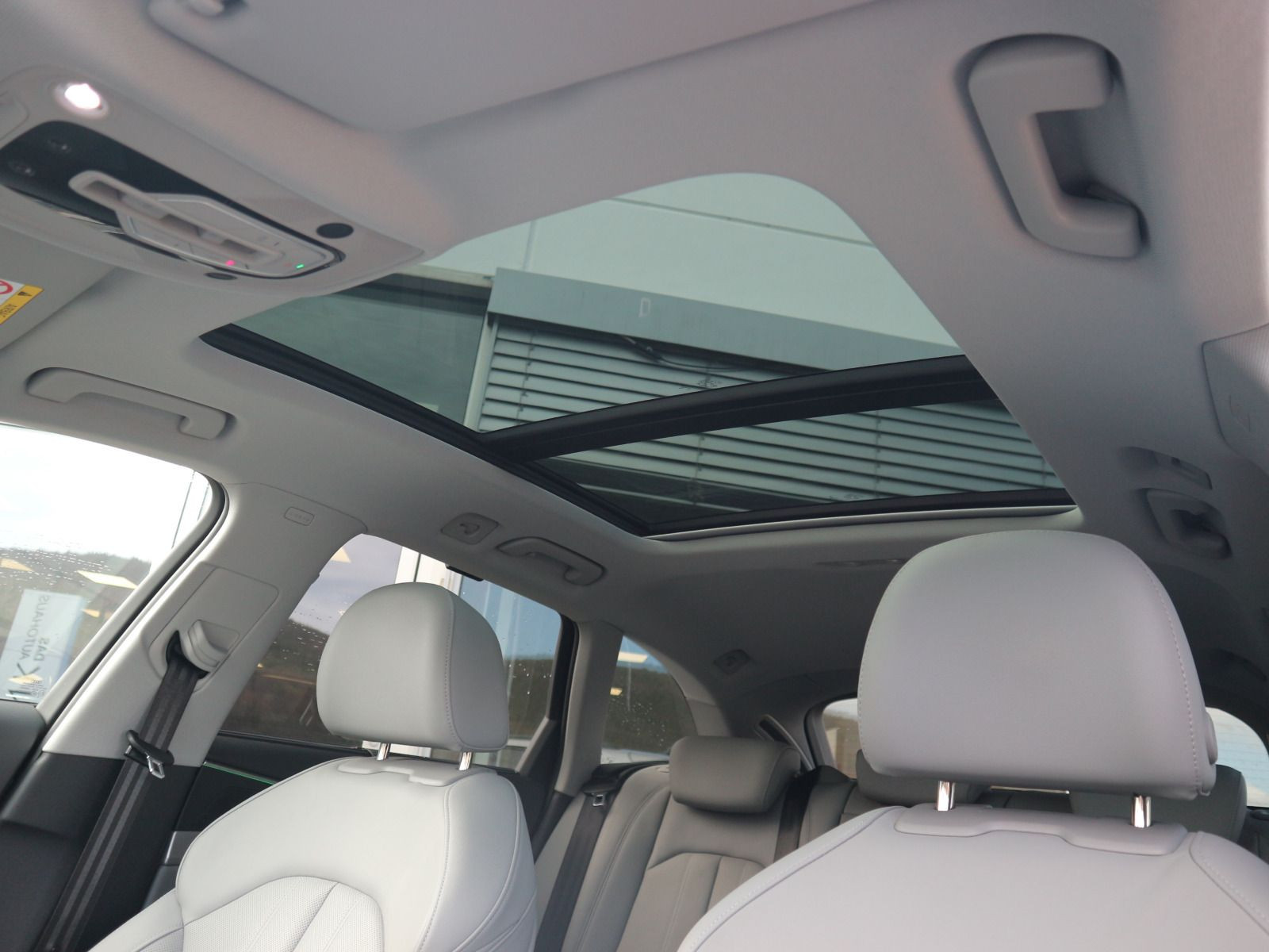 Fahrzeugabbildung Audi A4 Avant 35 TDI S tronic PANO RFK SITZBELÜFTUNG