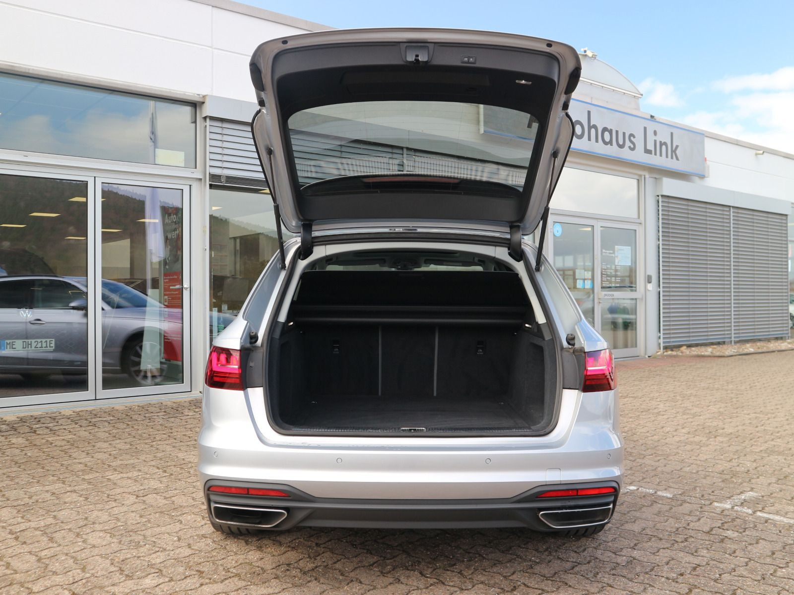 Fahrzeugabbildung Audi A4 Avant 35 TDI S tronic PANO RFK SITZBELÜFTUNG