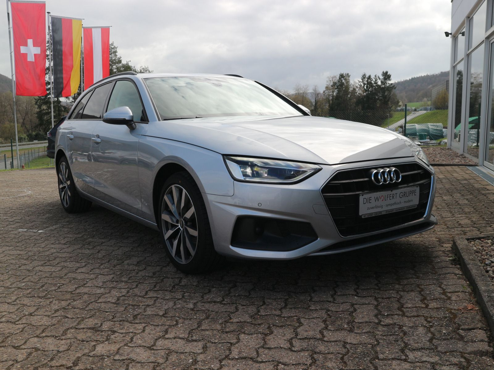 Fahrzeugabbildung Audi A4 Avant 35 TDI S tronic PANO RFK SITZBELÜFTUNG