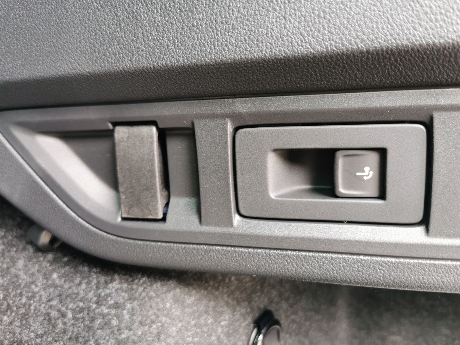 Fahrzeugabbildung SKODA Octavia Combi 2.0 TSI Sportline 4x4 +AHK+PANO