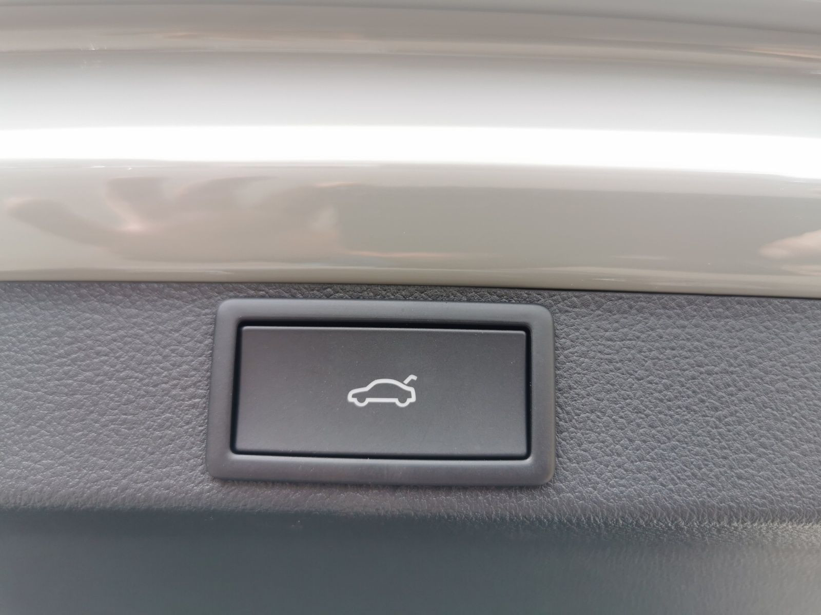 Fahrzeugabbildung SKODA Octavia Combi 2.0 TSI Sportline 4x4 +AHK+PANO
