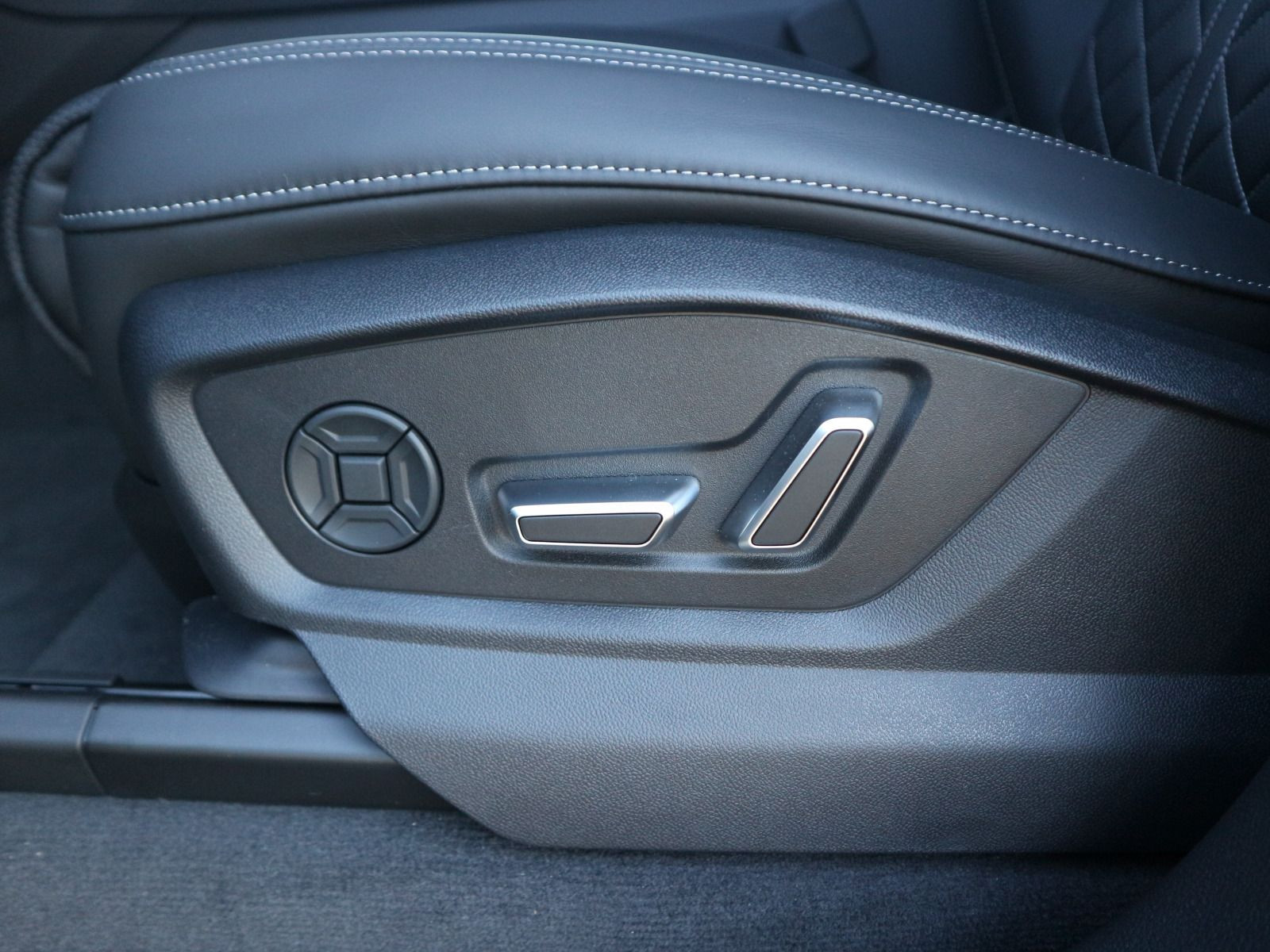 Fahrzeugabbildung Audi Q7 SUV S line 60 TFSI e quattro tiptronic*0,5%*