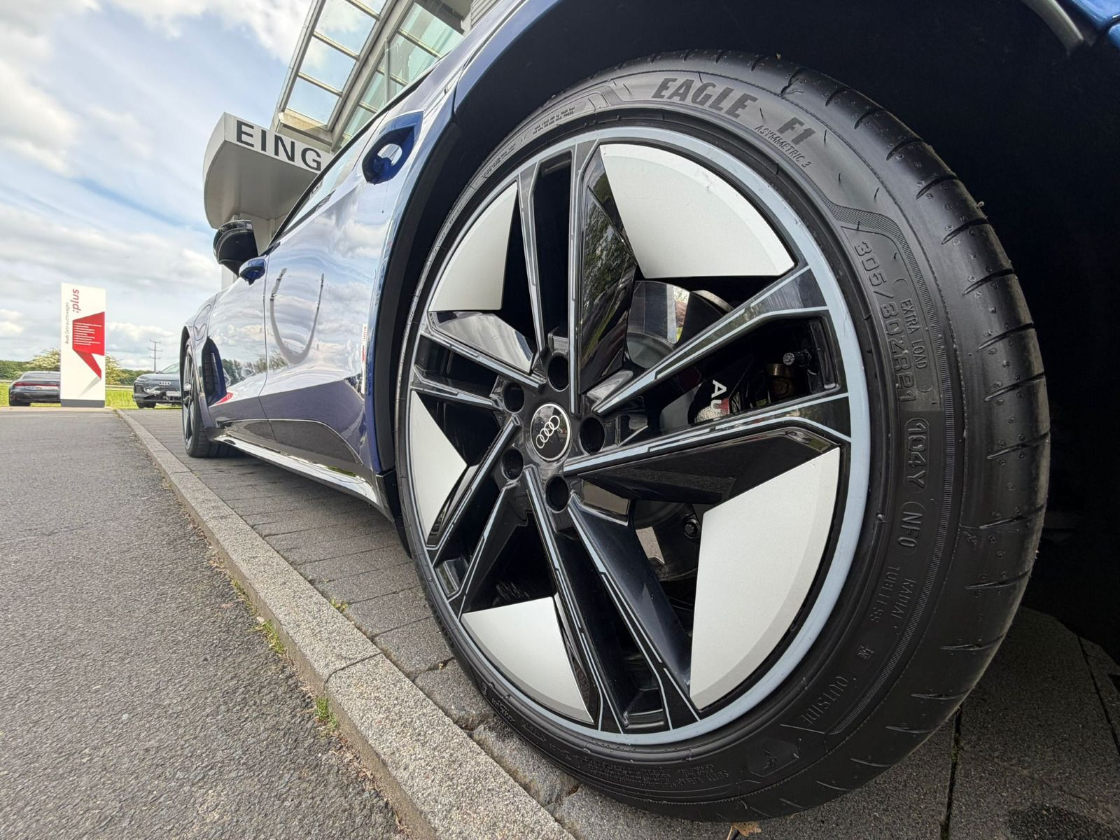 Fahrzeugabbildung Audi RS e-tron GT QUATTRO+HEAD UP+EXCLUSIV LACK+B&O+