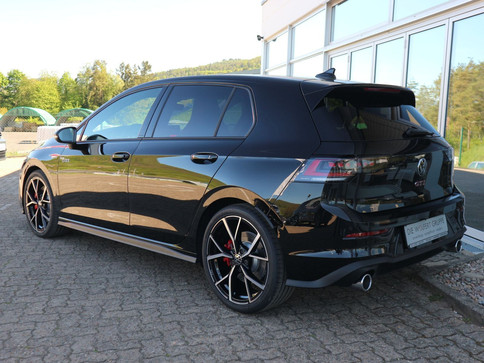 Fahrzeugabbildung Volkswagen Golf GTI 2,0 TSI OPF 195 kW (265 PS) DSG *AHK*DCC*NAVI*BACKSTYLE*