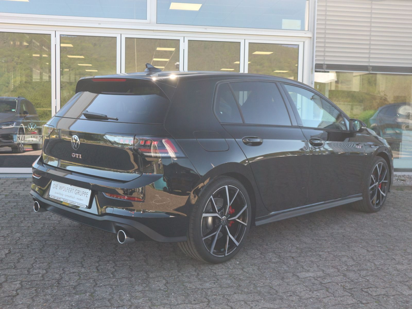 Fahrzeugabbildung Volkswagen Golf GTI 2,0 TSI OPF 195 kW (265 PS) DSG *AHK*DCC*NAVI*BACKSTYLE*