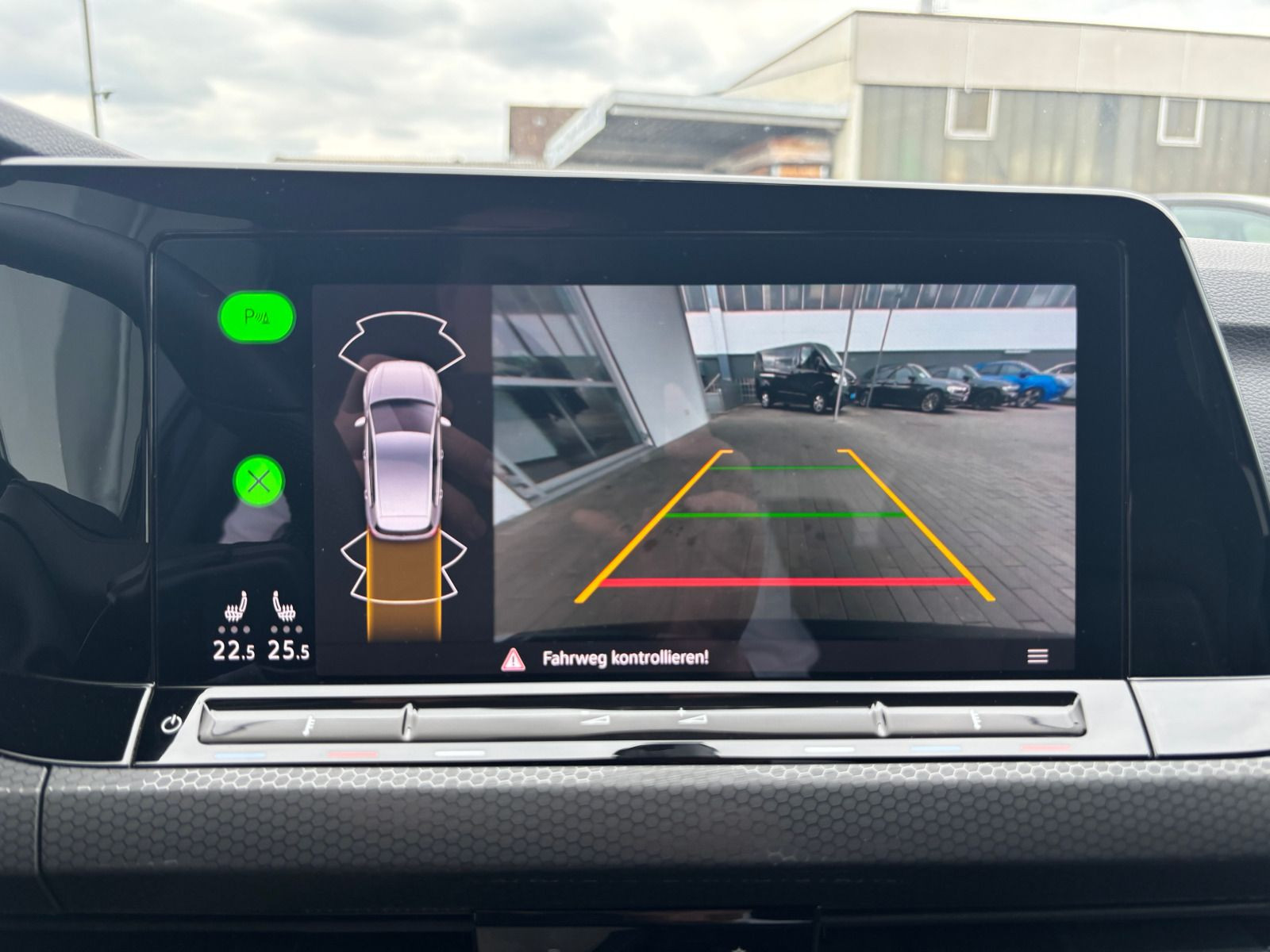 Fahrzeugabbildung Volkswagen Golf GTD 2.0 TDI DSG AHK RFK ACC NAVI CARPLAY