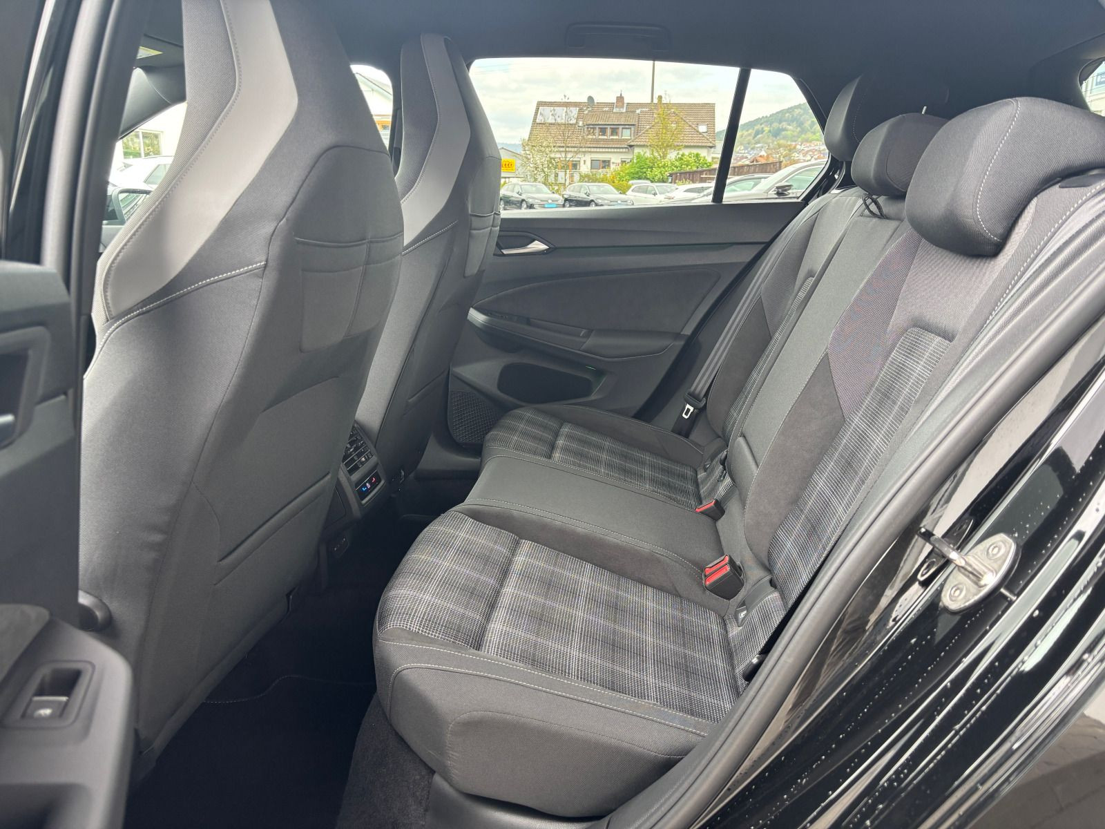 Fahrzeugabbildung Volkswagen Golf GTD 2.0 TDI DSG AHK RFK ACC NAVI CARPLAY