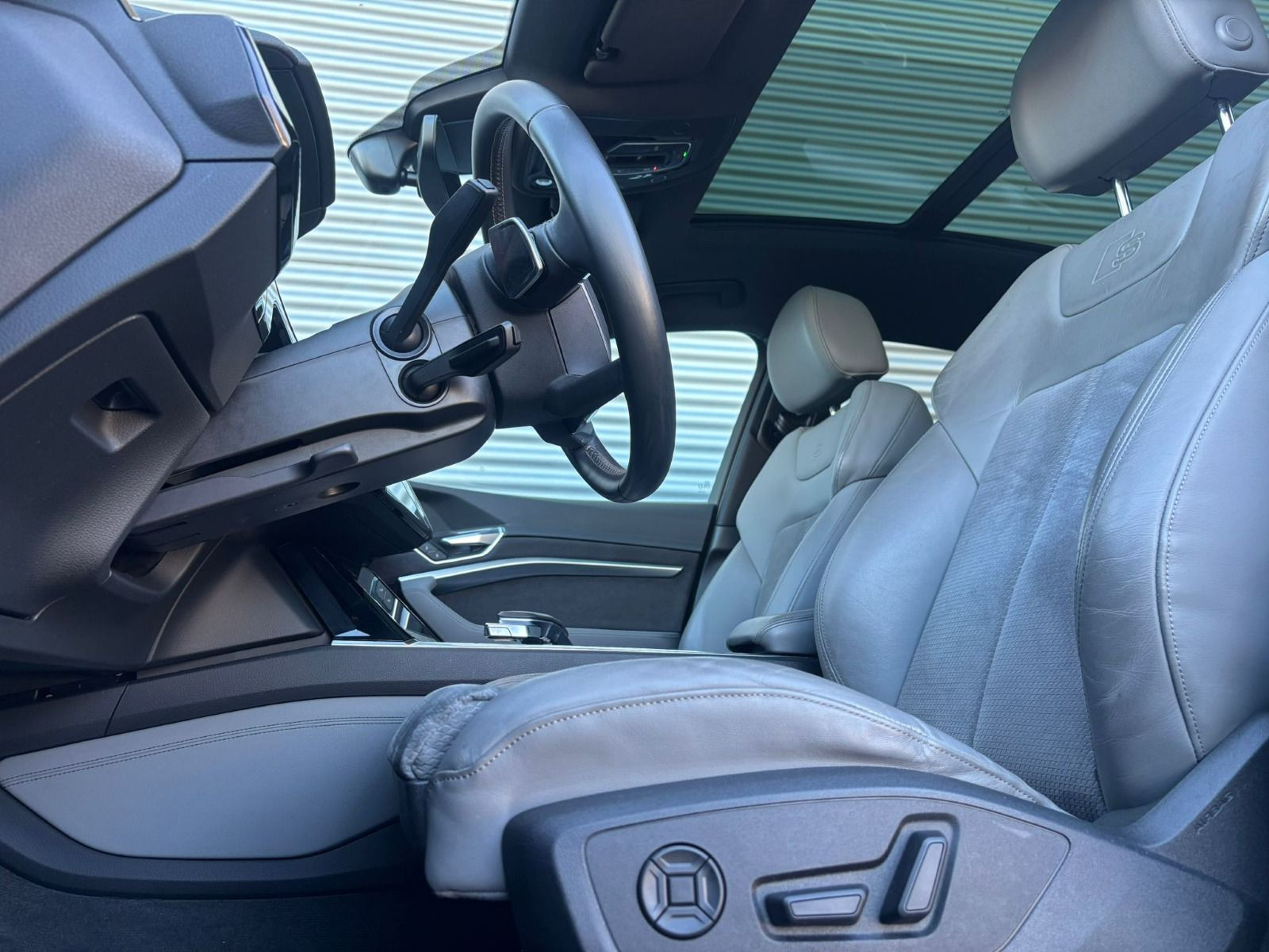 Fahrzeugabbildung Audi e-tron Sportback 55 QUATTRO S LINE+MATRIX+PANORA