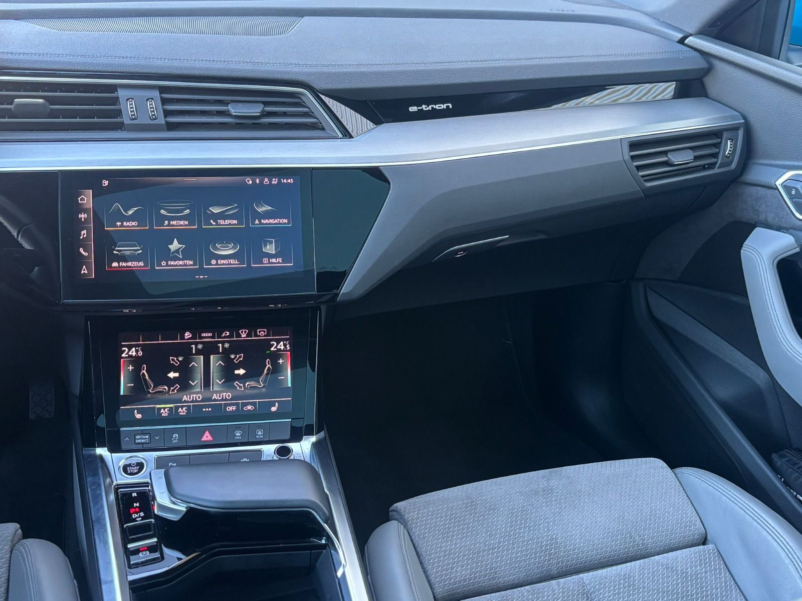 Fahrzeugabbildung Audi e-tron Sportback 55 QUATTRO S LINE+MATRIX+PANORA