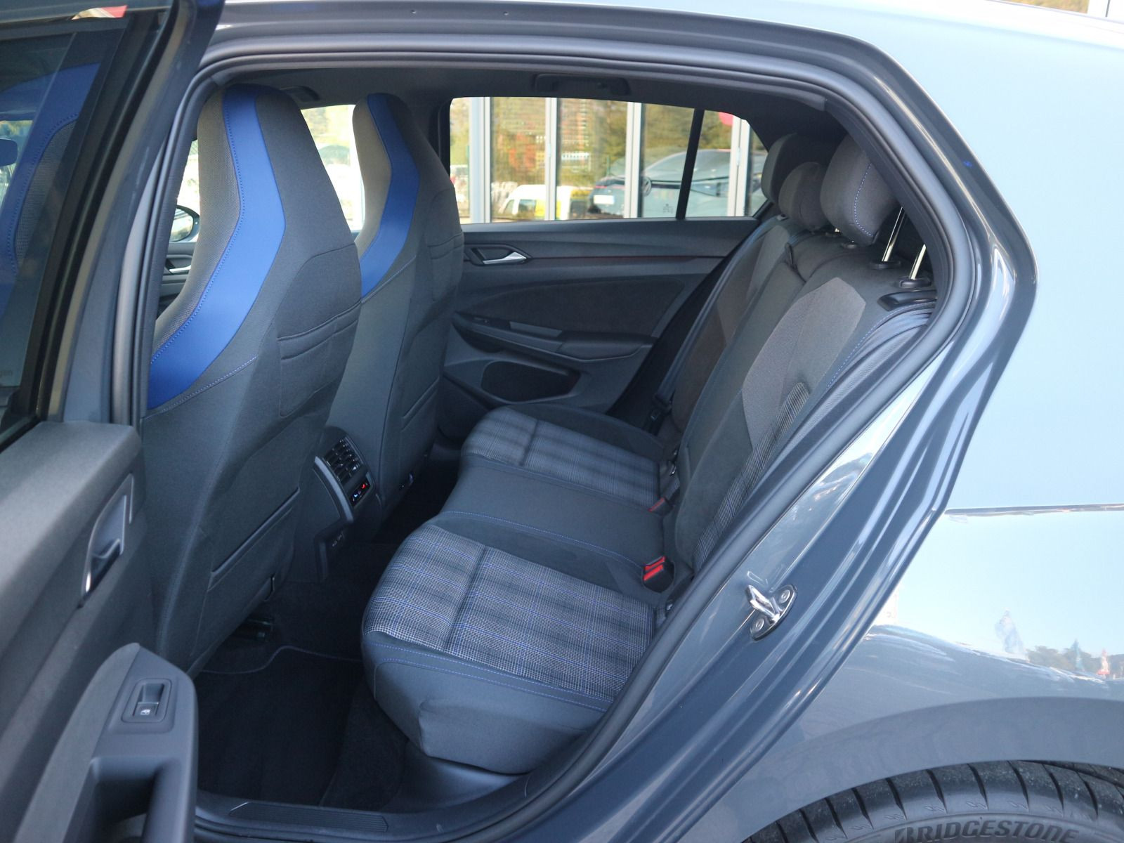 Fahrzeugabbildung Volkswagen Golf GTE 1.4 eHybrid DSG PANO ACC RFK BLACK