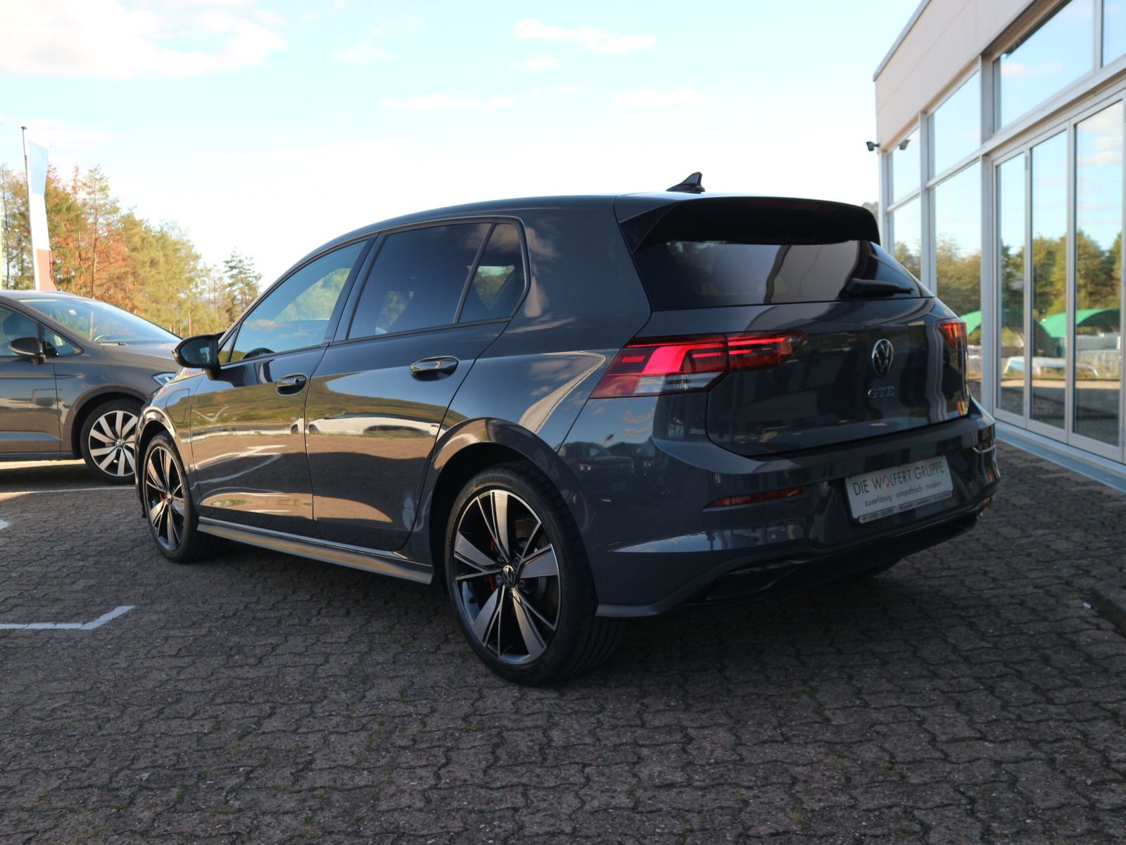Fahrzeugabbildung Volkswagen Golf GTE 1.4 eHybrid DSG PANO ACC RFK BLACK