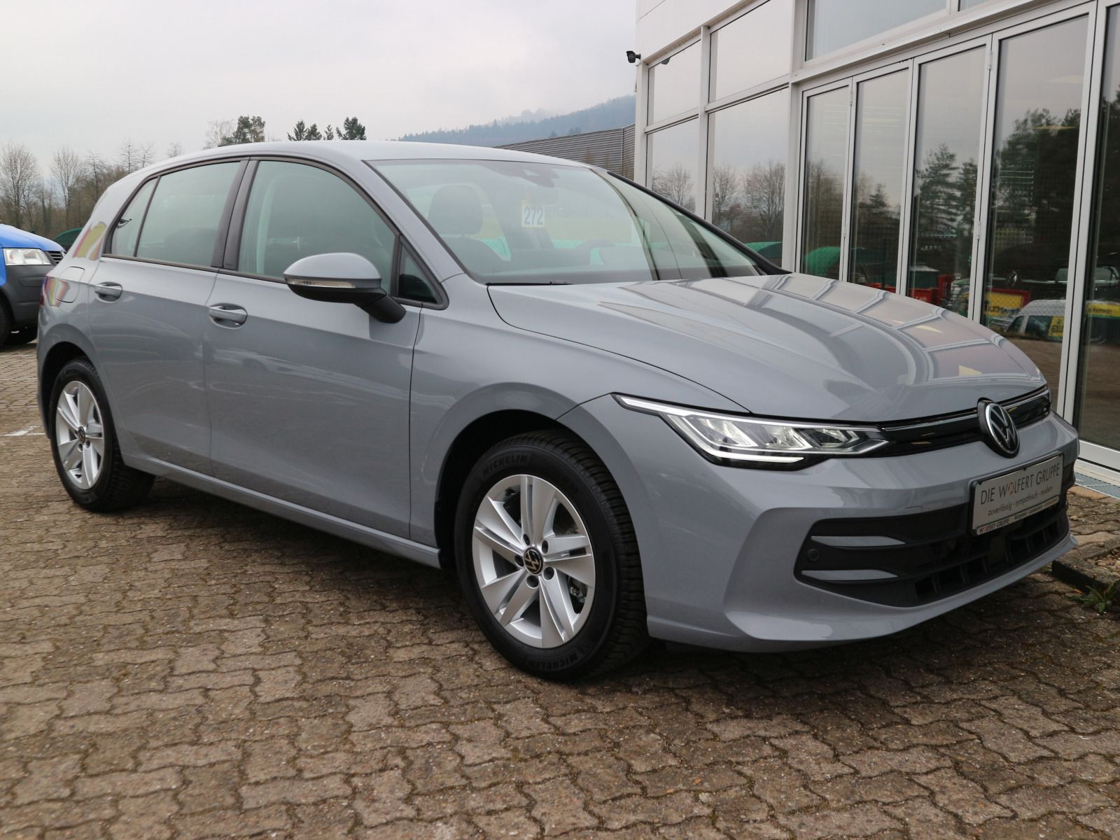 Fahrzeugabbildung Volkswagen Golf 1.5 TSI Life LED RFK HK ACC CARPLAY