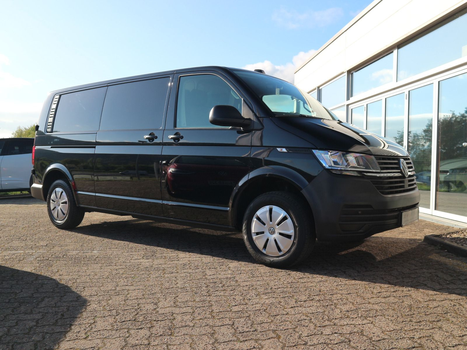 Fahrzeugabbildung Volkswagen T6.1 Kasten LR 2.0 TDI NAVI PDC STIZHZG KLIMA