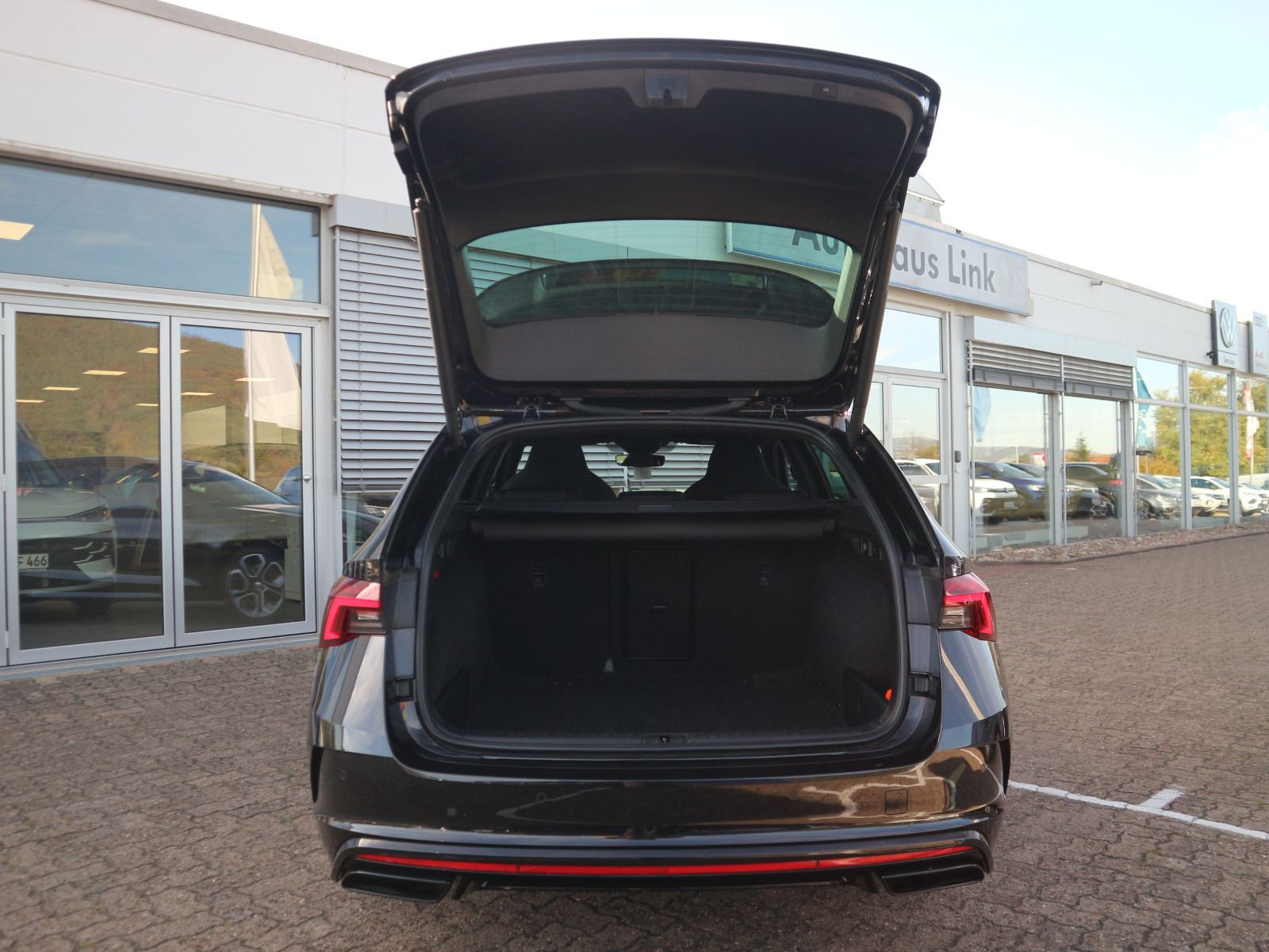 Fahrzeugabbildung SKODA Octavia Combi RS 2.0 TSI DSG AHK RFK ACC NAVI