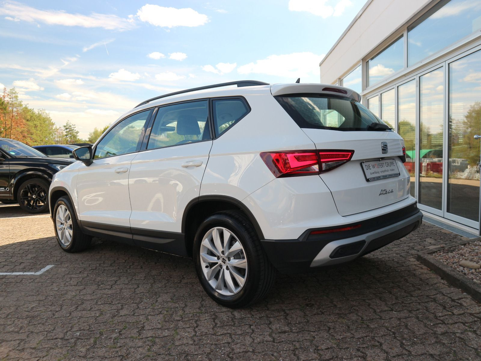 Fahrzeugabbildung SEAT Ateca Style 2.0 TDI DSG AHK RFK NAVI LED