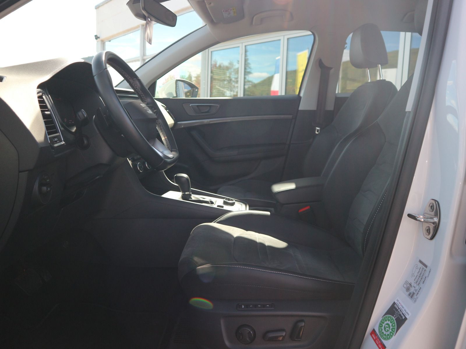 Fahrzeugabbildung SEAT Ateca Style 2.0 TDI DSG AHK RFK NAVI LED