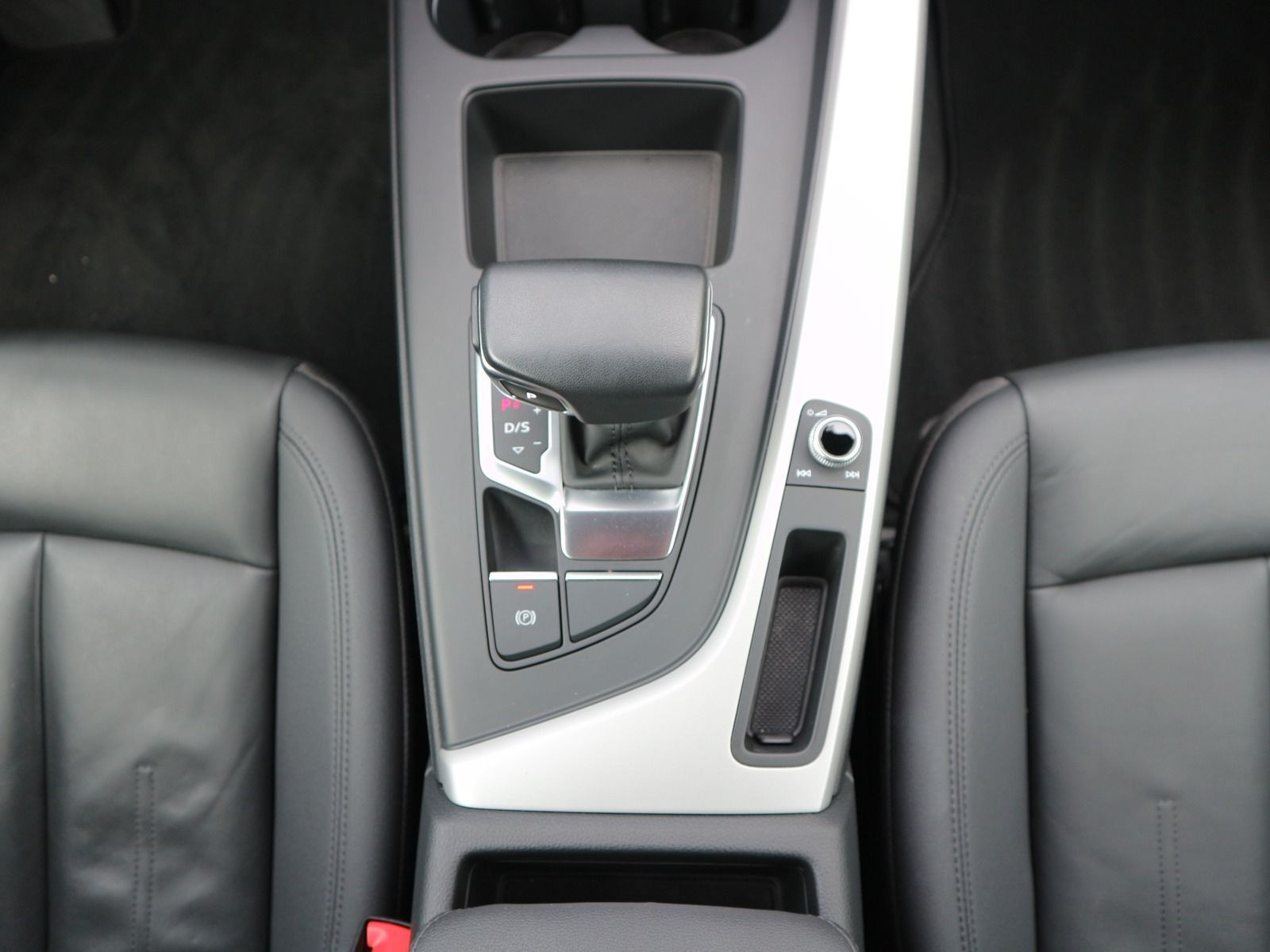 Fahrzeugabbildung Audi A4 Avant S line 40 TDI quattro S tronic ACC*CARPLA*RFK