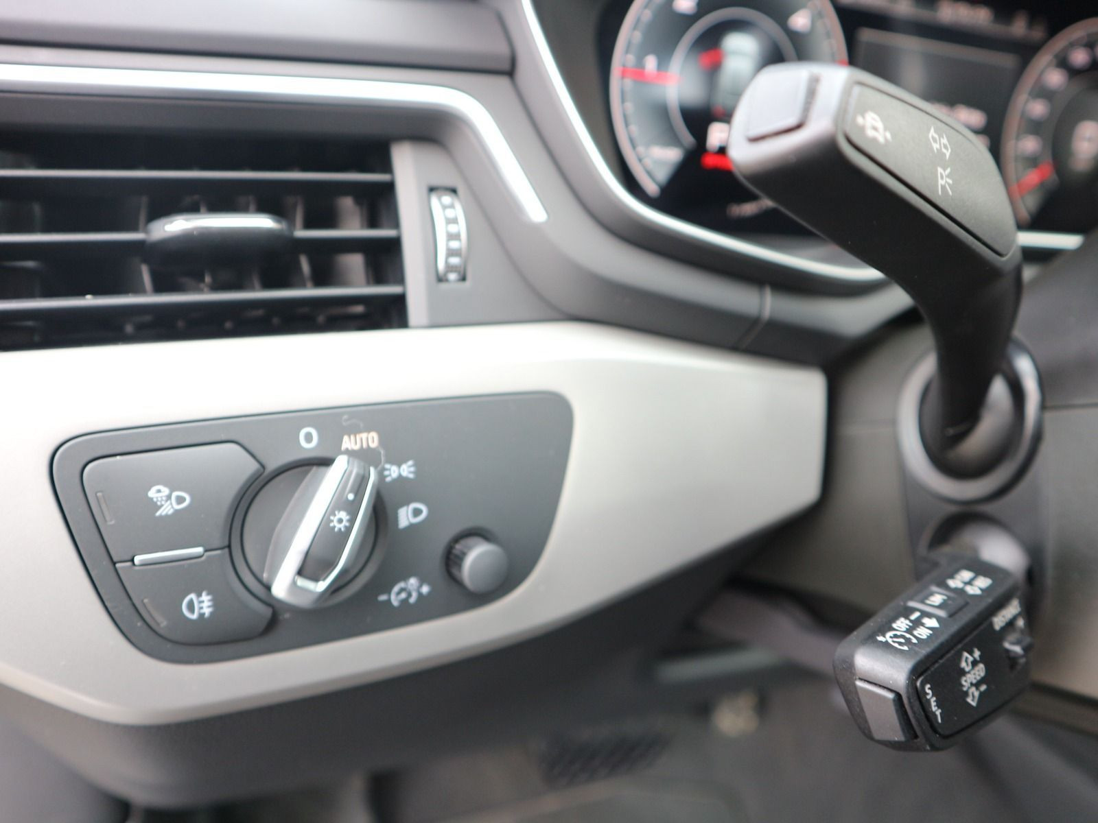 Fahrzeugabbildung Audi A4 Avant S line 40 TDI quattro S tronic ACC*CARPLA*RFK