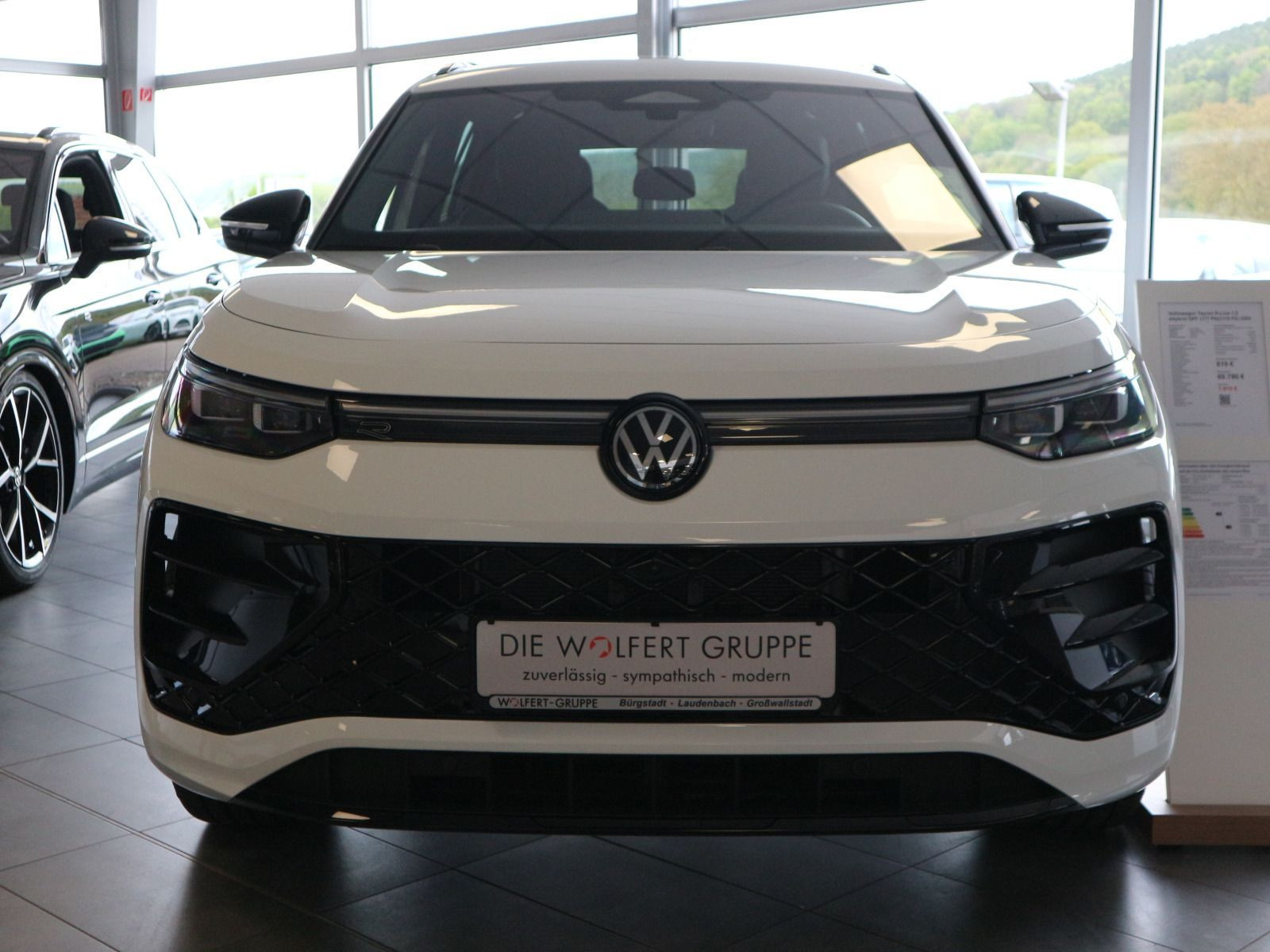 Fahrzeugabbildung Volkswagen Tayron R-Line 1,5 l eHybrid OPF 130 kW (177 PS) / 85 kW (115 PS) DSG*WINTERRÄDER*PANO*STANDHZG*HARMAN KARDON*