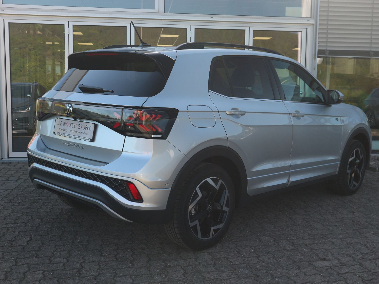 Fahrzeugabbildung Volkswagen T-Cross R-Line 1.5 TSI ACT OPF (150 PS) DSG*AHK*NAVI*ALLWETTER*