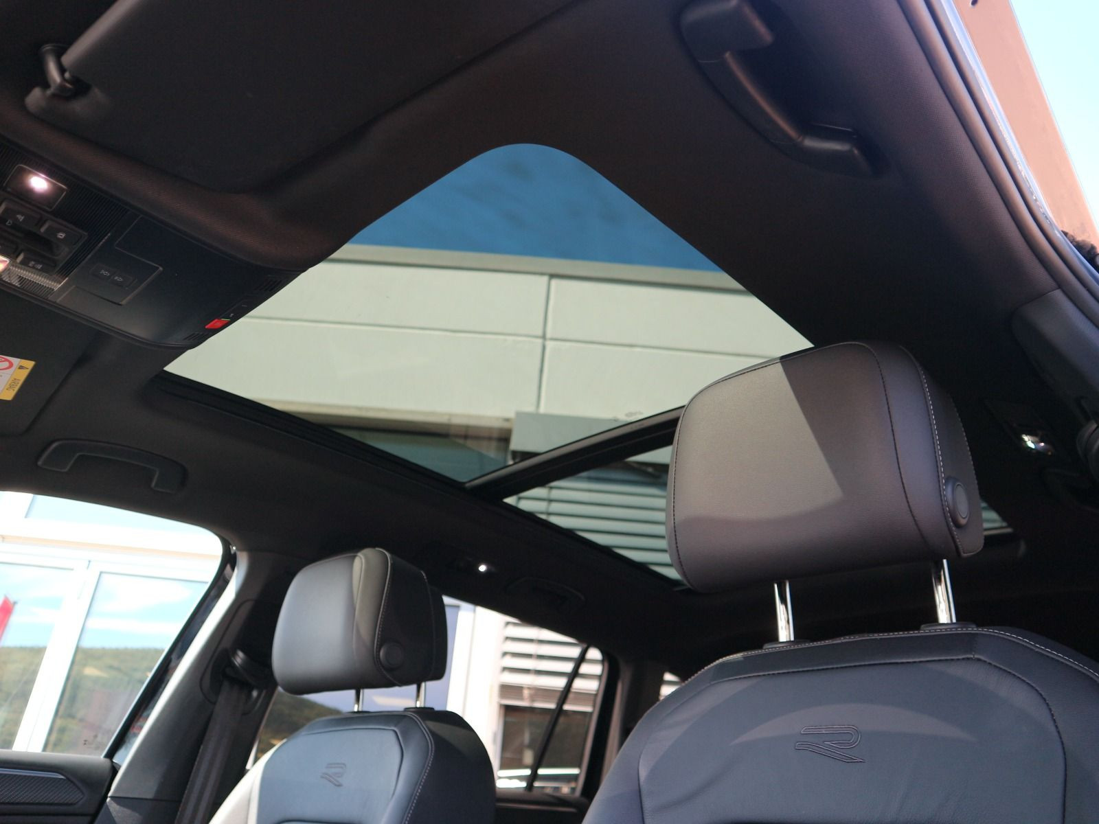 Fahrzeugabbildung Volkswagen Tiguan Allspace R-Line 2.0 TDI 4M DSG STHZG HK PANO
