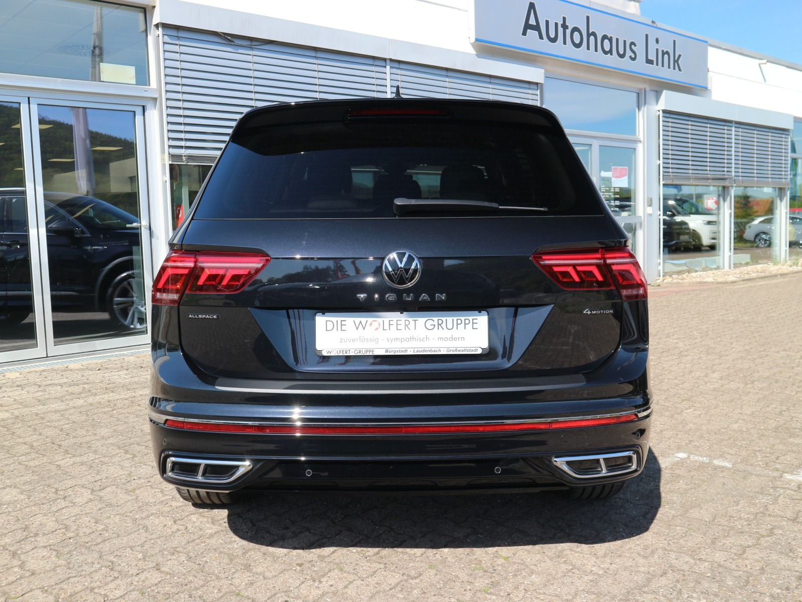 Fahrzeugabbildung Volkswagen Tiguan Allspace R-Line 2.0 TDI 4M DSG STHZG HK PANO