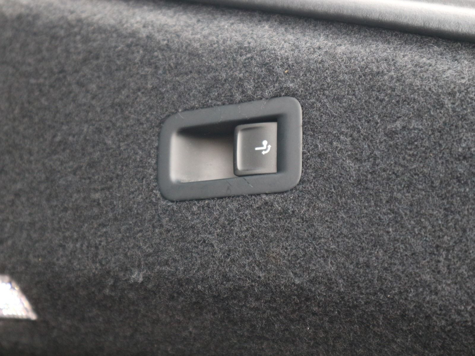 Fahrzeugabbildung Volkswagen Arteon R-Line 2.0 TSI DSG 4Motion AHK ACC RFK NAVI