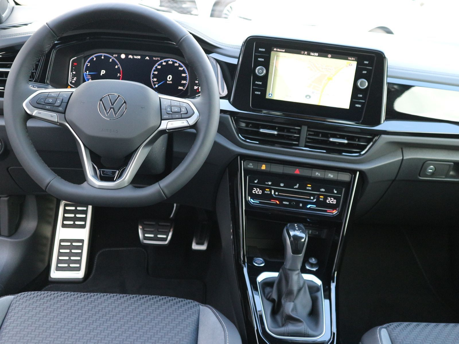 Fahrzeugabbildung Volkswagen T-Roc Cabriolet R-Line 1.5 l TSI OPF (150 PS) DSG*AHK*Standheizung*