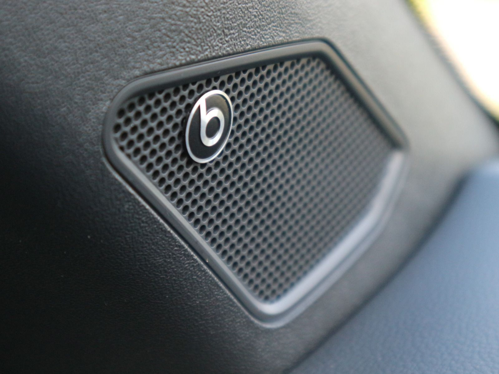 Fahrzeugabbildung Volkswagen T-Roc Cabriolet R-Line 1.5 l TSI OPF (150 PS) DSG*AHK*Standheizung*