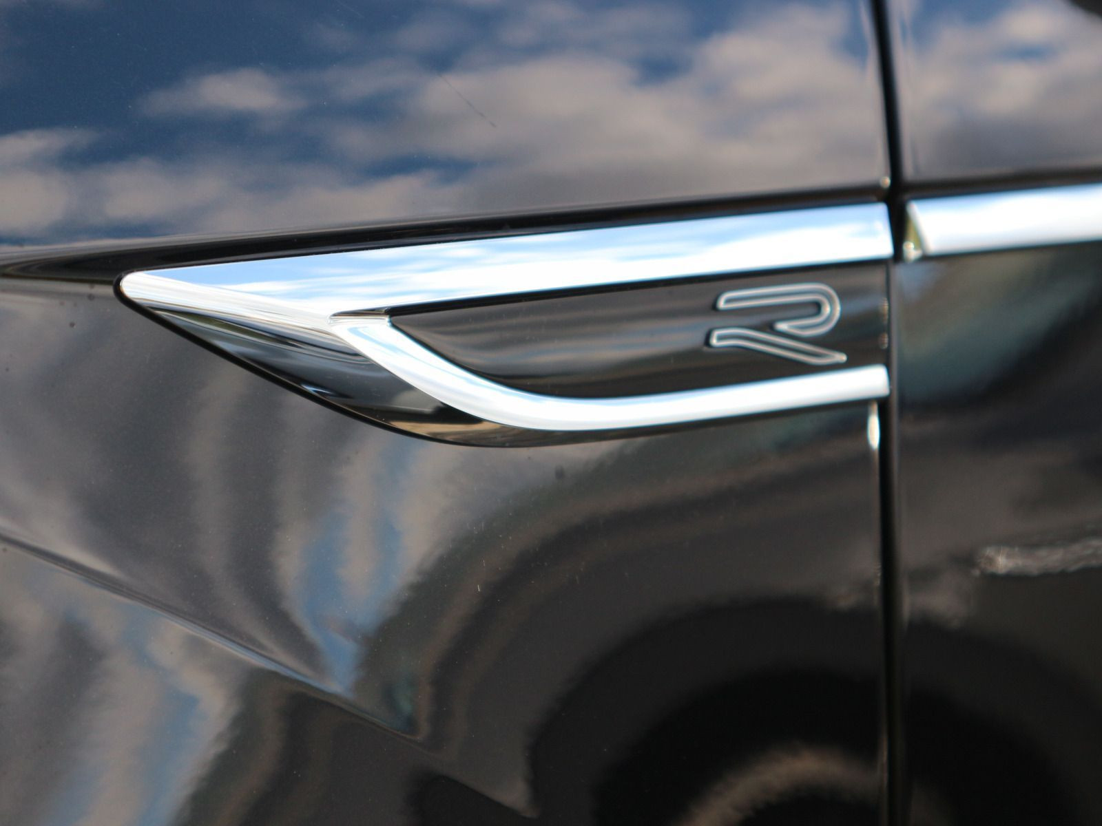 Fahrzeugabbildung Volkswagen T-Roc Cabriolet R-Line 1.5 l TSI OPF (150 PS) DSG*AHK*Standheizung*