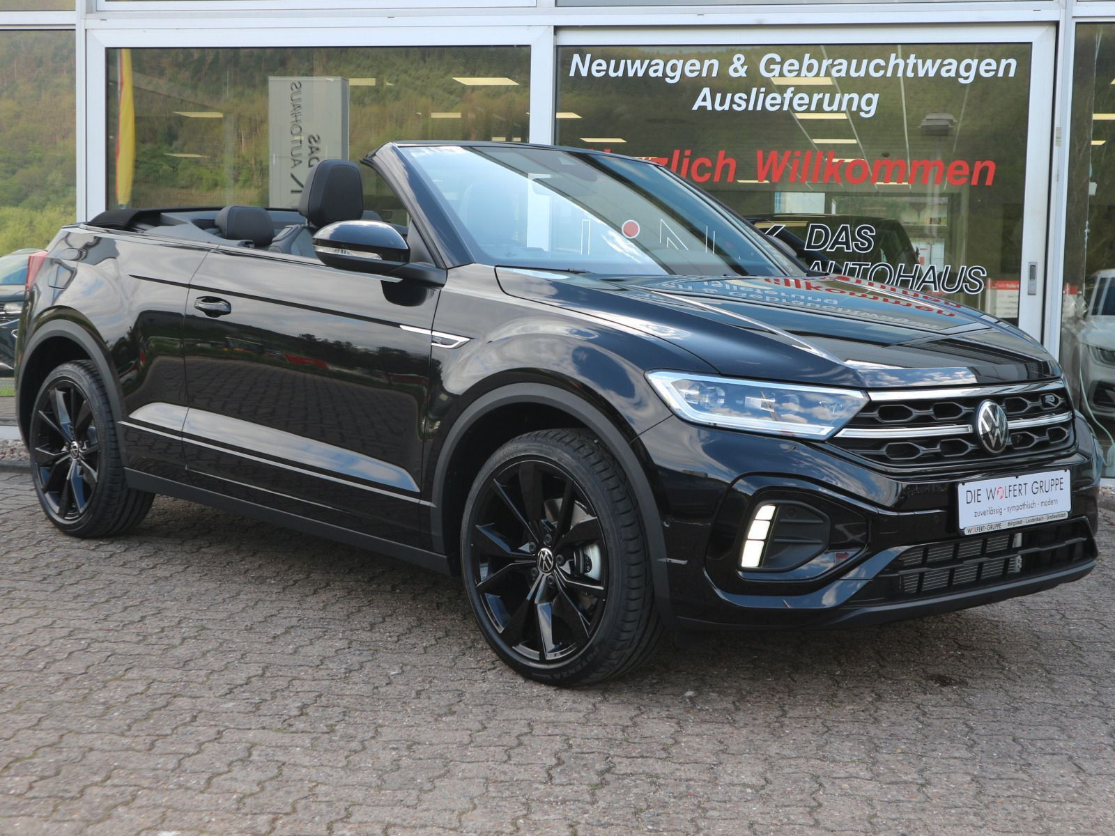 Fahrzeugabbildung Volkswagen T-Roc Cabriolet R-Line 1.5 l TSI OPF (150 PS) DSG*AHK*Standheizung*