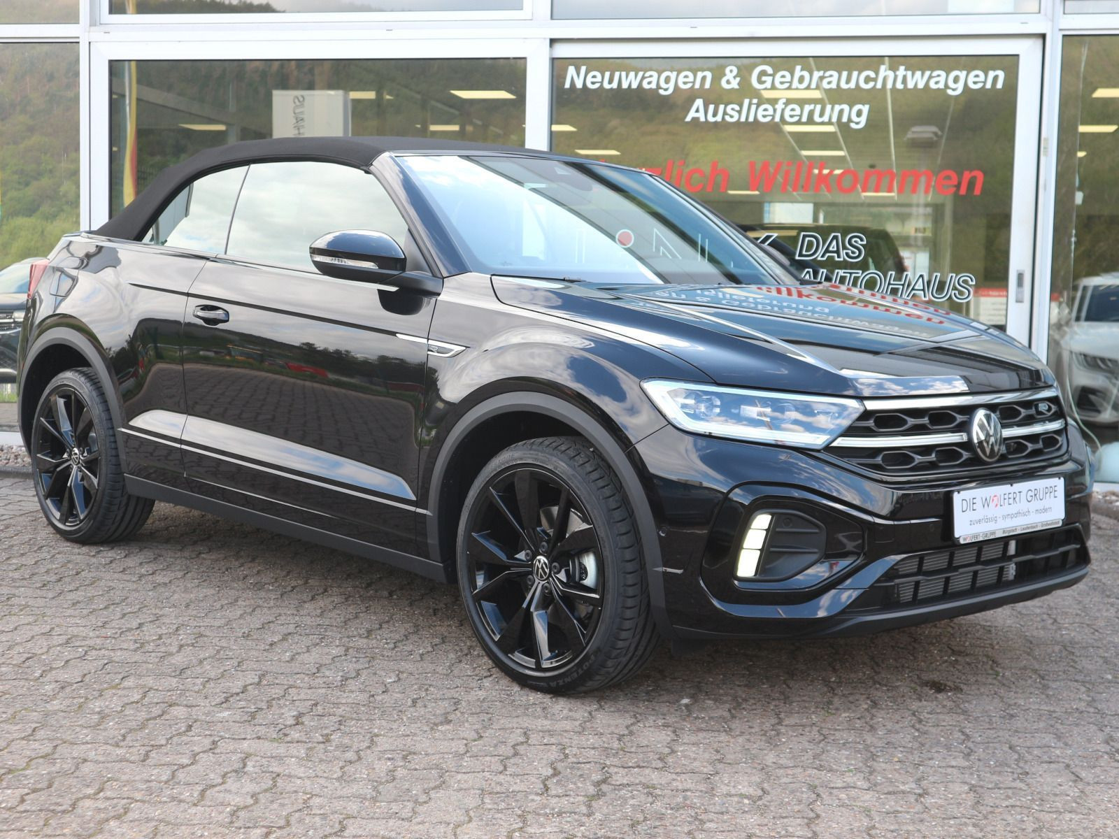 Fahrzeugabbildung Volkswagen T-Roc Cabriolet R-Line 1.5 l TSI OPF (150 PS) DSG*AHK*Standheizung*