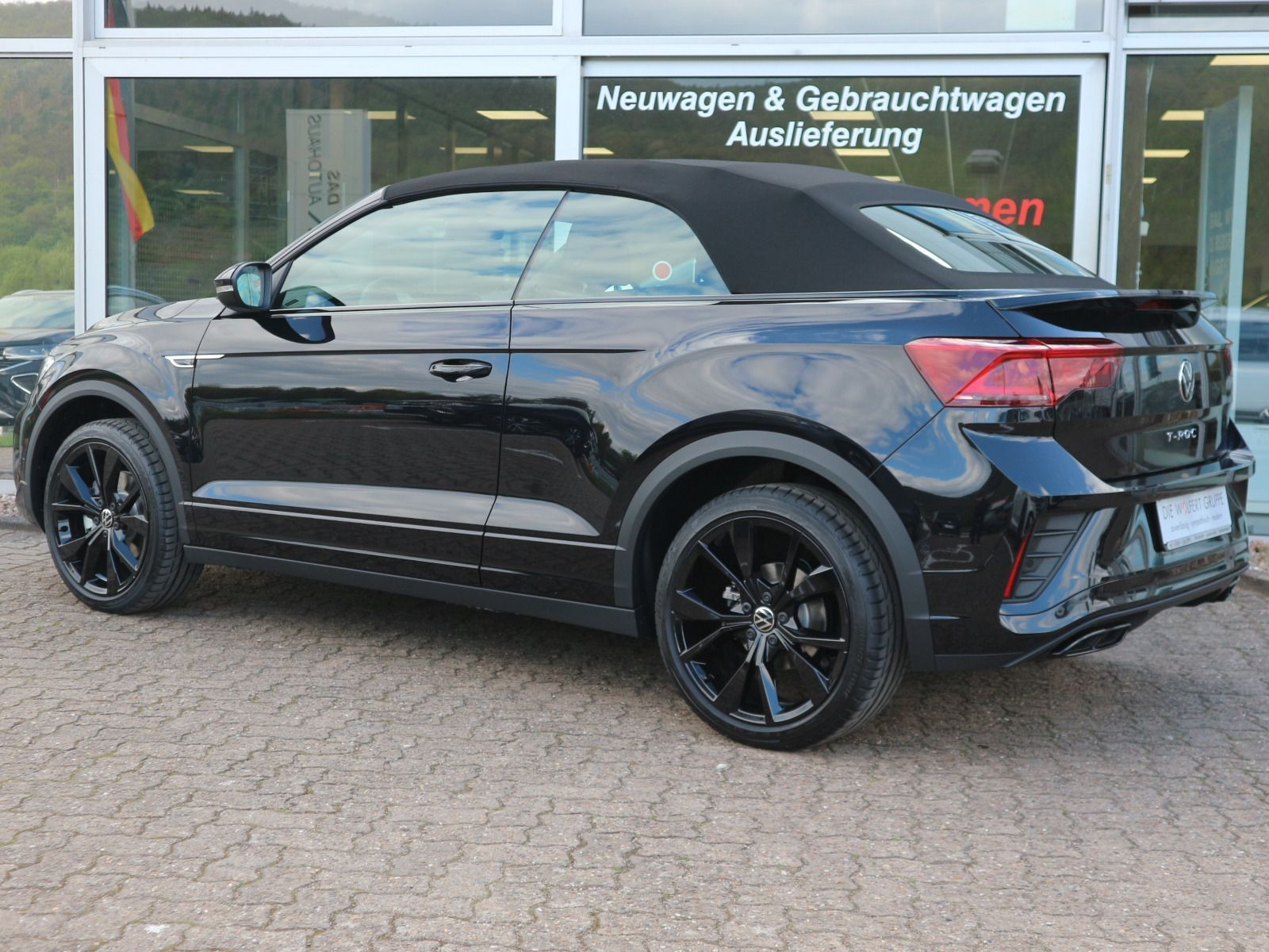 Fahrzeugabbildung Volkswagen T-Roc Cabriolet R-Line 1.5 l TSI OPF (150 PS) DSG*AHK*Standheizung*