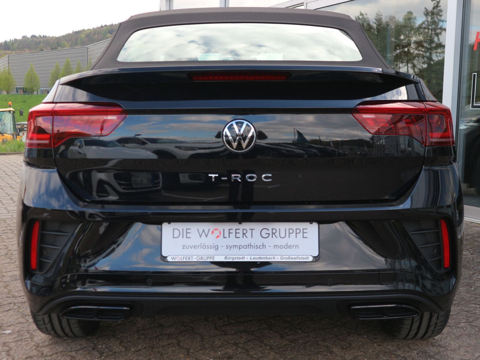 Fahrzeugabbildung Volkswagen T-Roc Cabriolet R-Line 1.5 l TSI OPF (150 PS) DSG*AHK*Standheizung*