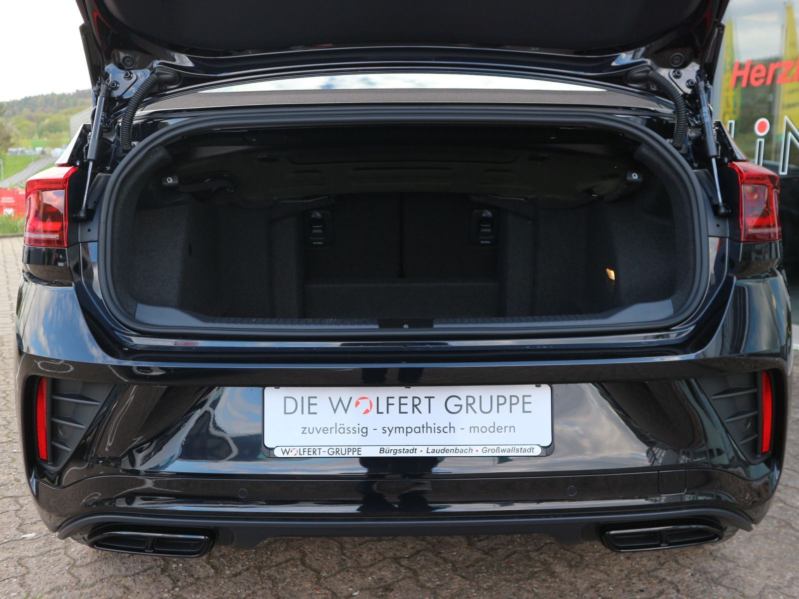 Fahrzeugabbildung Volkswagen T-Roc Cabriolet R-Line 1.5 l TSI OPF (150 PS) DSG*AHK*Standheizung*