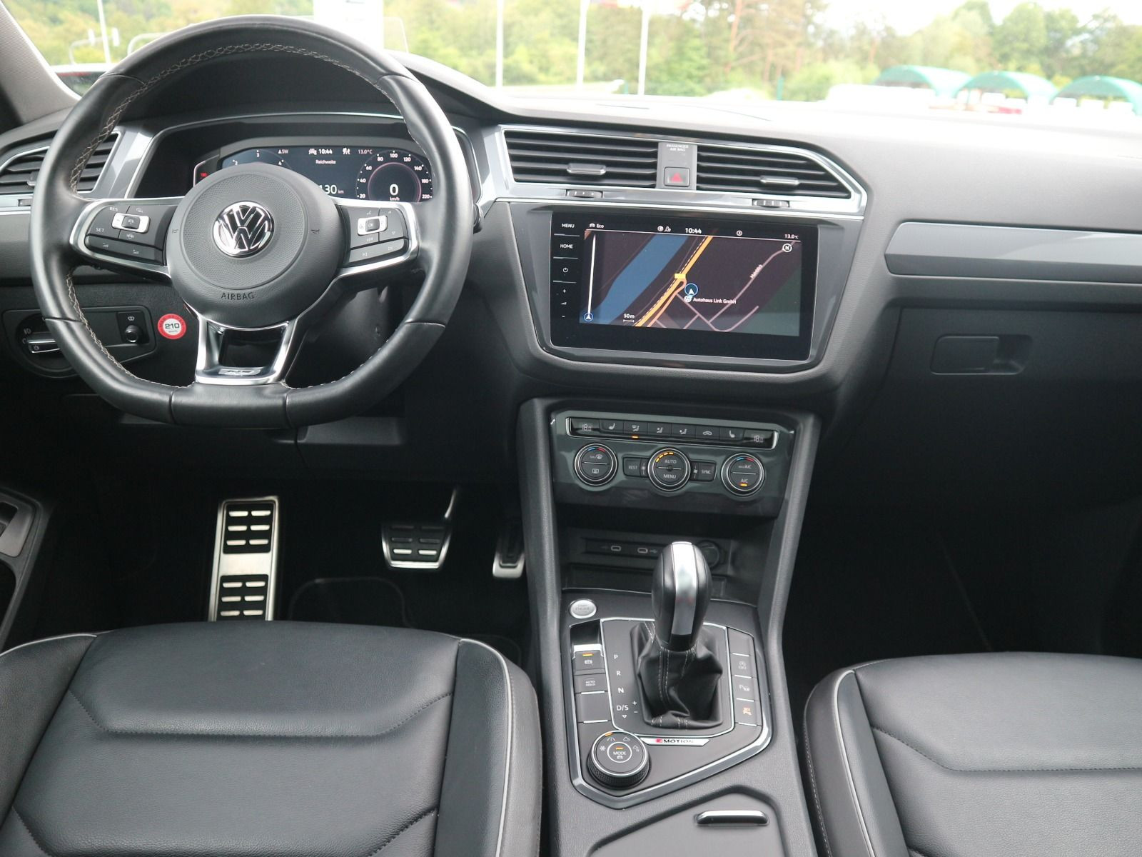 Fahrzeugabbildung Volkswagen Tiguan Allspace HL R-Line 2.0 TDI 4M DSG PANO 360° AHK