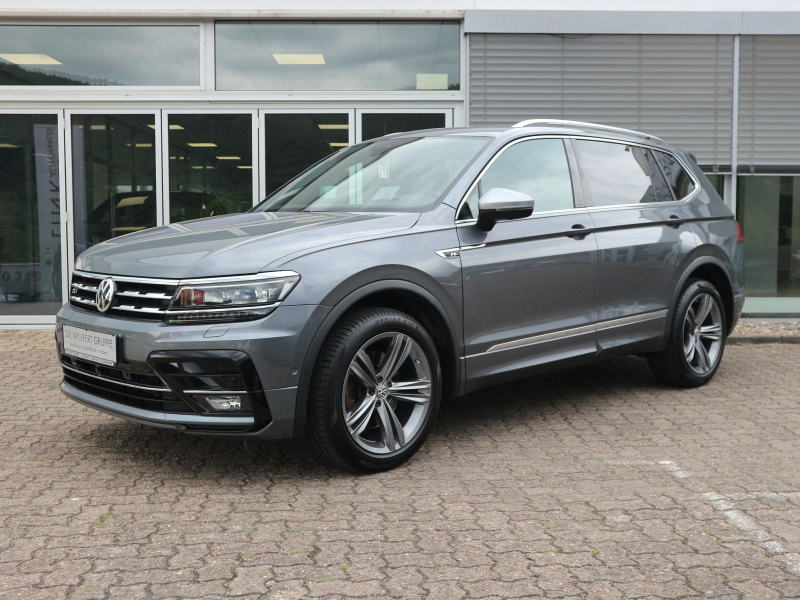Fahrzeugabbildung Volkswagen Tiguan Allspace HL R-Line 2.0 TDI 4M DSG PANO 360° AHK