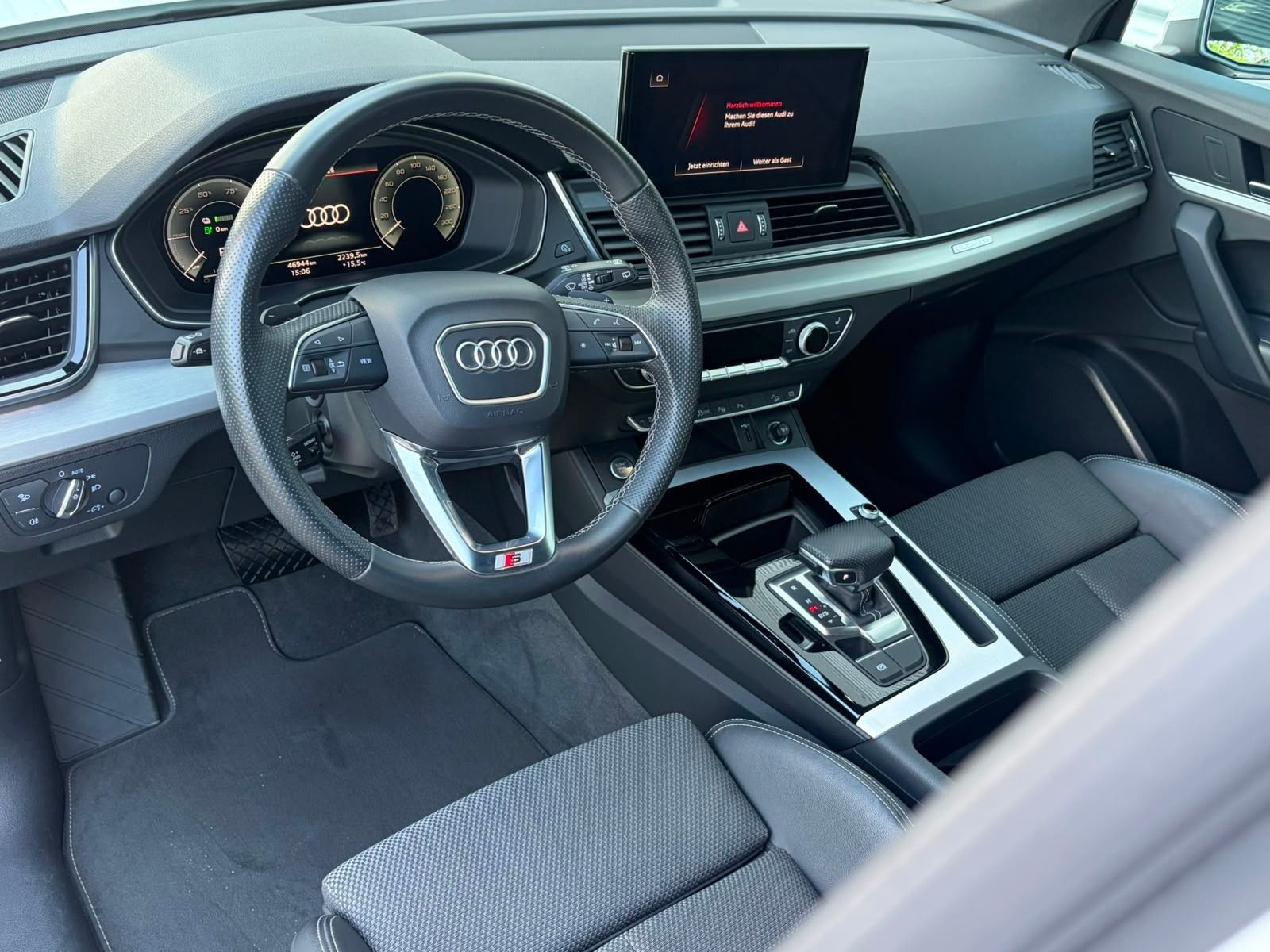 Fahrzeugabbildung Audi Q5 Sportback 50 TFSIe QUATTRO S LINE+AHK+360°+AC