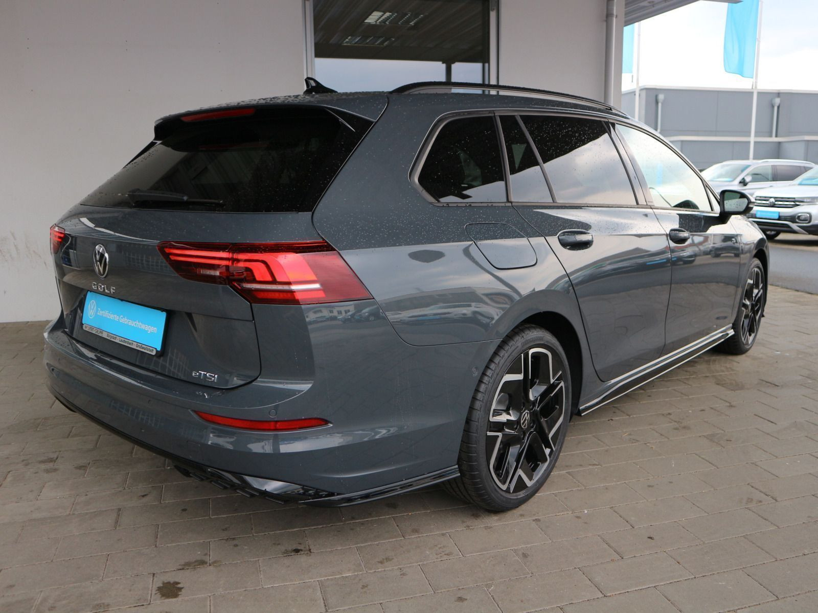 Fahrzeugabbildung Volkswagen Golf Variant R-Line 1.5 eTSI DSG AHK ACC LED PLUS