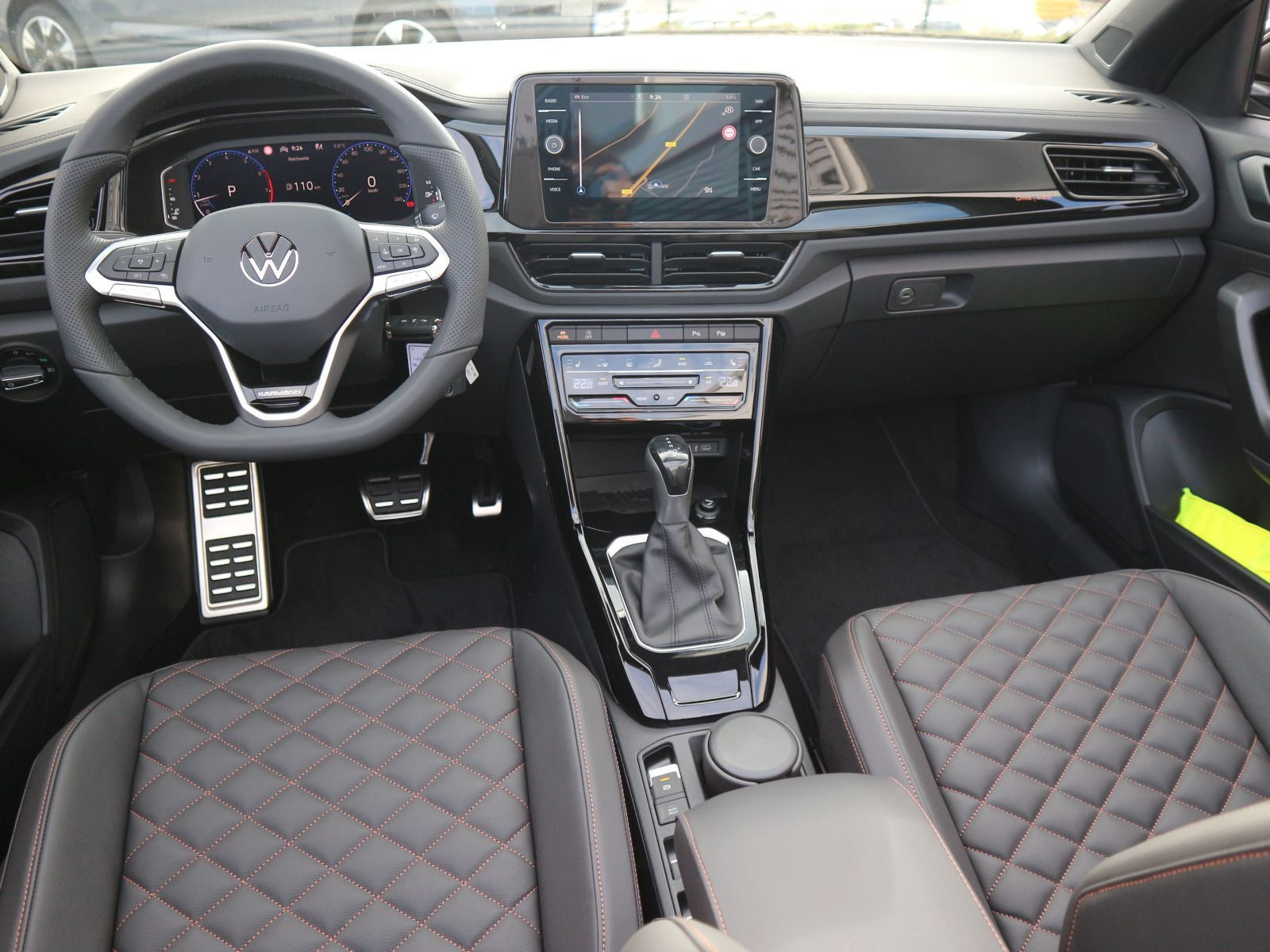 Fahrzeugabbildung Volkswagen T-Roc Cabriolet R-Line Edition Karmann 1.5 l TSI OPF (150 PS) DSG*AHK*WINTERRÄDER*LIMITIERT*