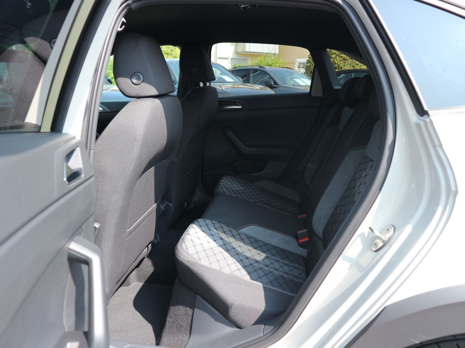 Fahrzeugabbildung Volkswagen Taigo R-Line 1,0 TSI OPF (116 PS) 6-Gang*NAVI*AHK*18 ZOLL*KAMERA*