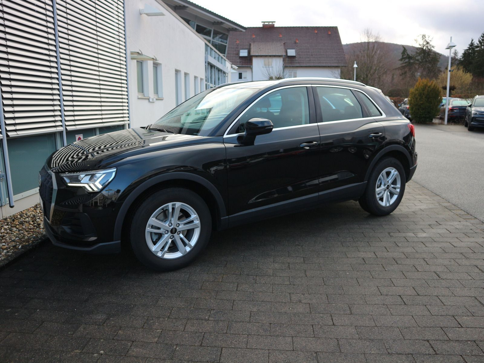 Fahrzeugabbildung Audi Q3 35 TDI AHK*MATRIX*RFK*ACC*SHZ