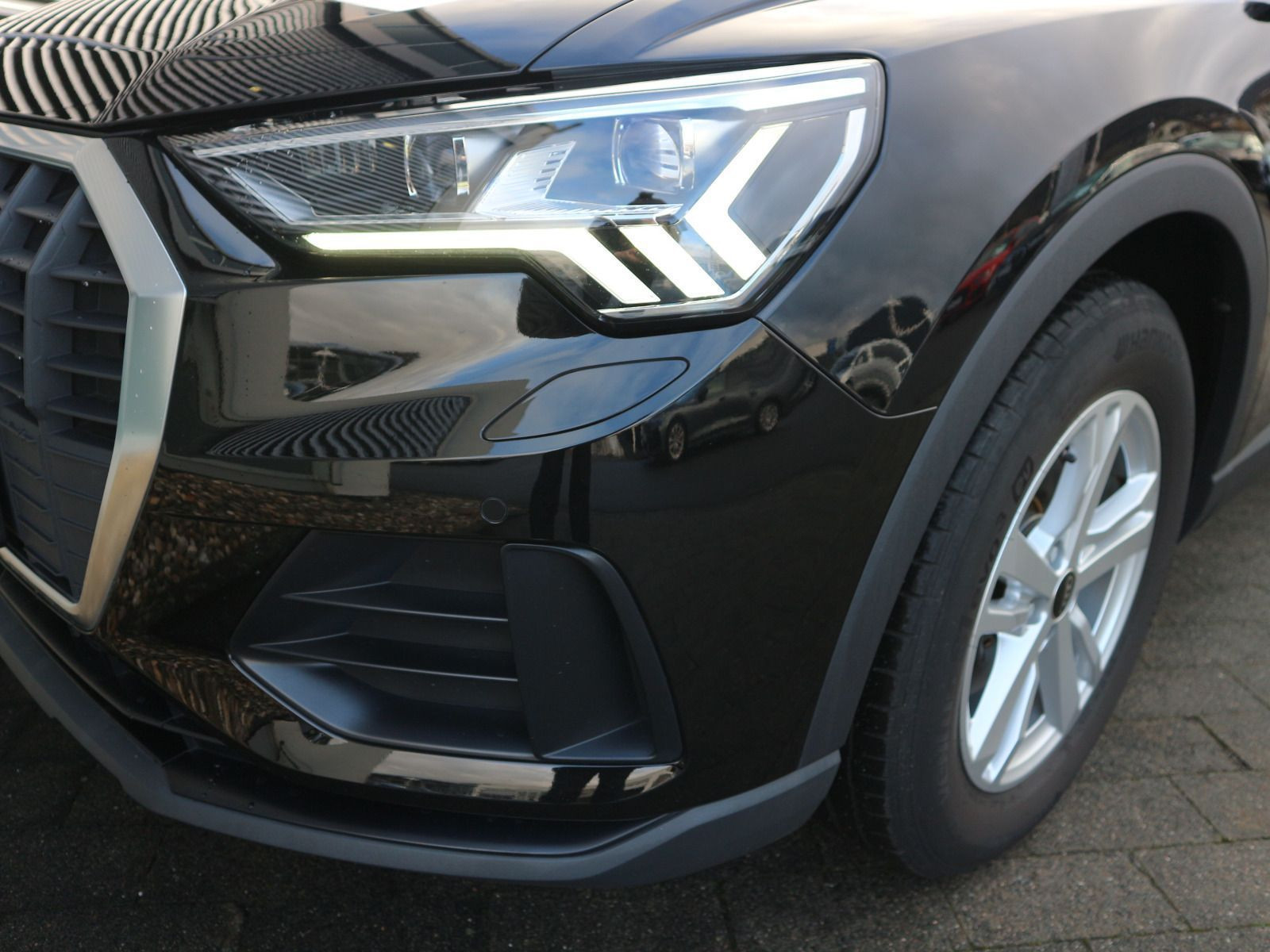 Fahrzeugabbildung Audi Q3 35 TDI AHK*MATRIX*RFK*ACC*SHZ